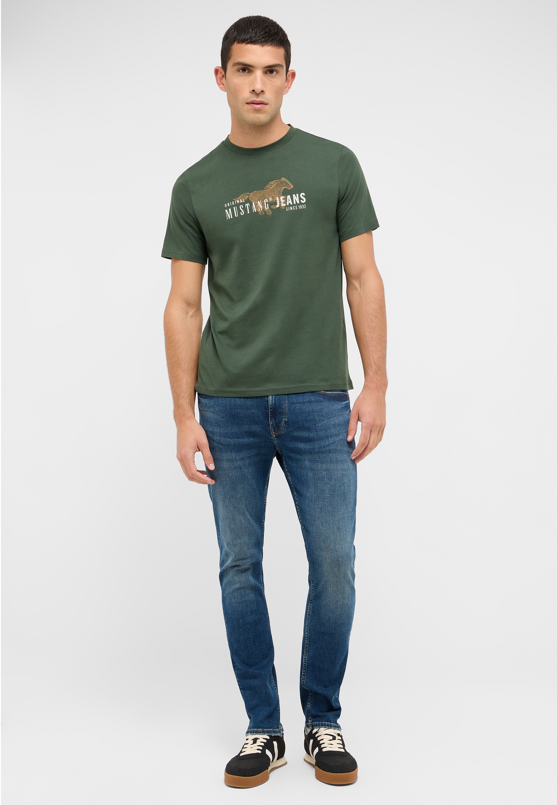 T-shirt, Hosen, Person, Hemd, Jeanshose