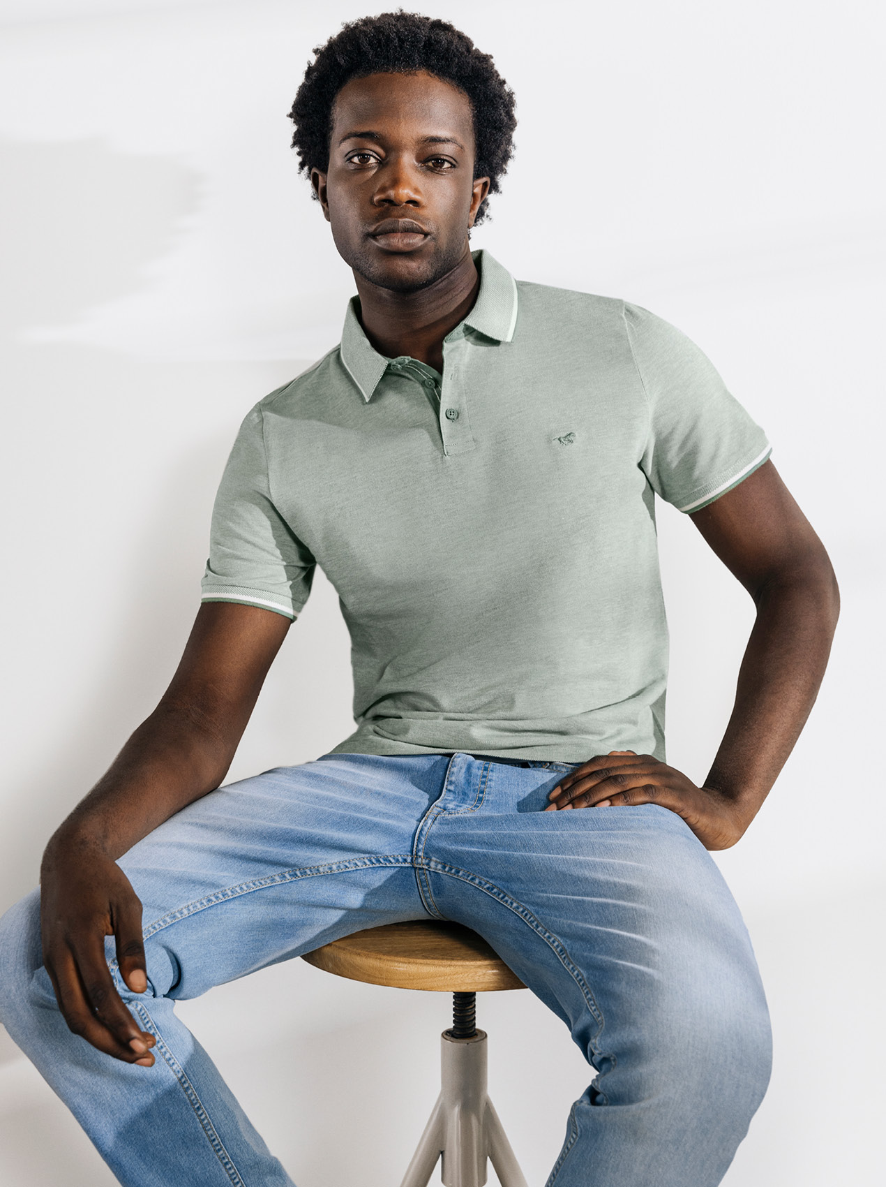 Person, Sitzend, Ärmel, Hosen, Jeans