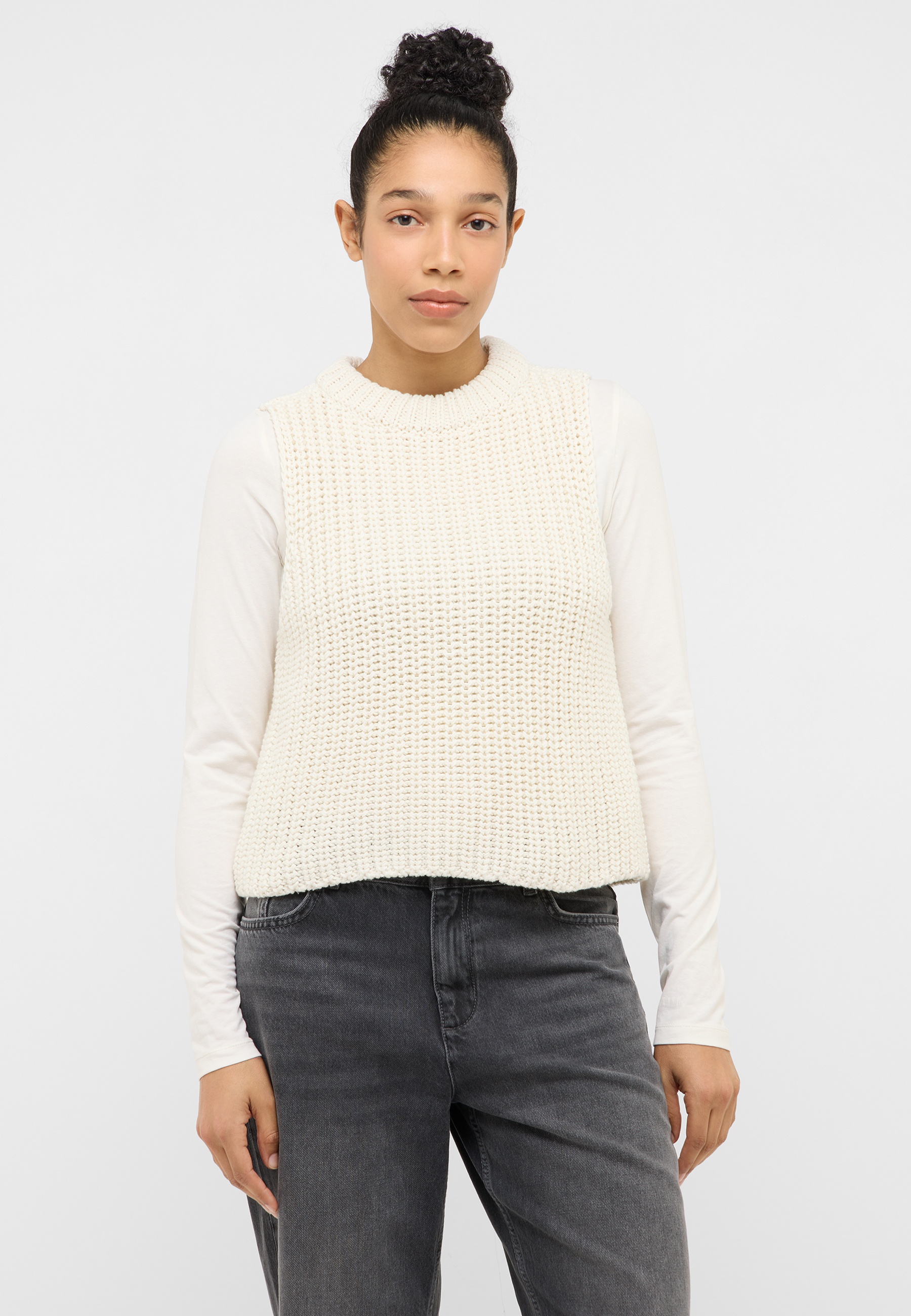 Strickwaren, Pullover, Weste, Jeans, Person