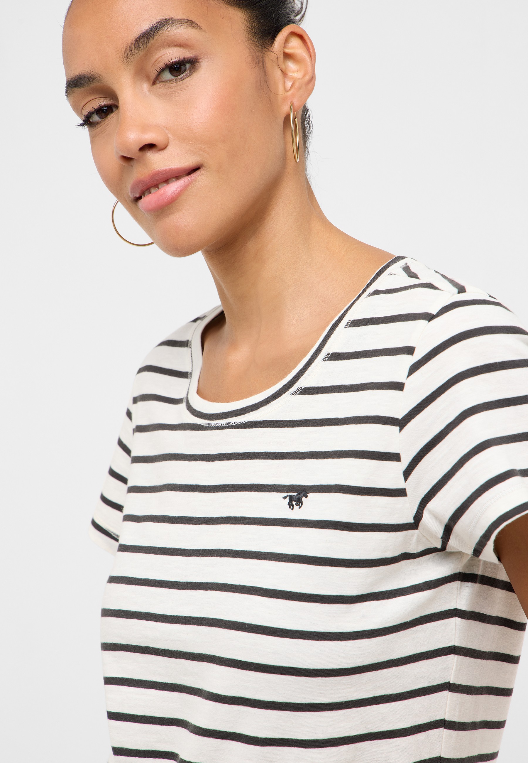 T-shirt, Gesicht, Hals, Person, Frau