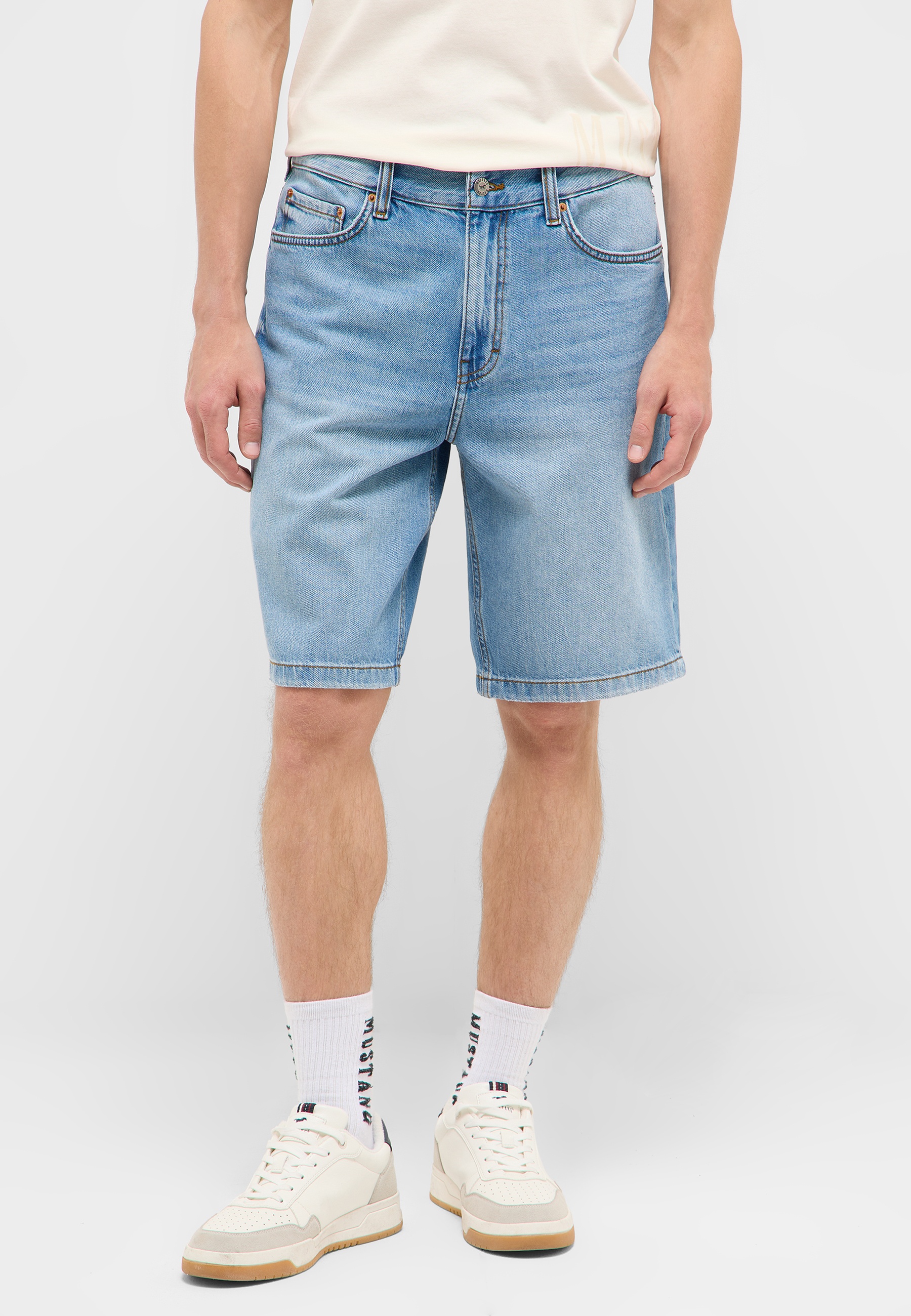 jeans-Shorts, Denim, Light-blue, Mid-rise, Pocket detailing