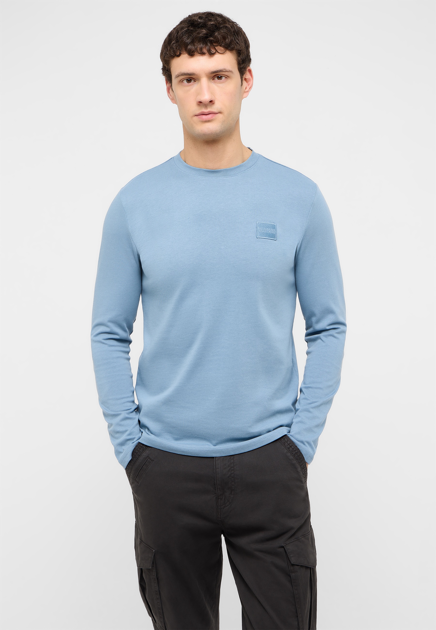 Langarmshirt, Hellblau, Rundhalsausschnitt, Schlank geschnitten, Eintönig