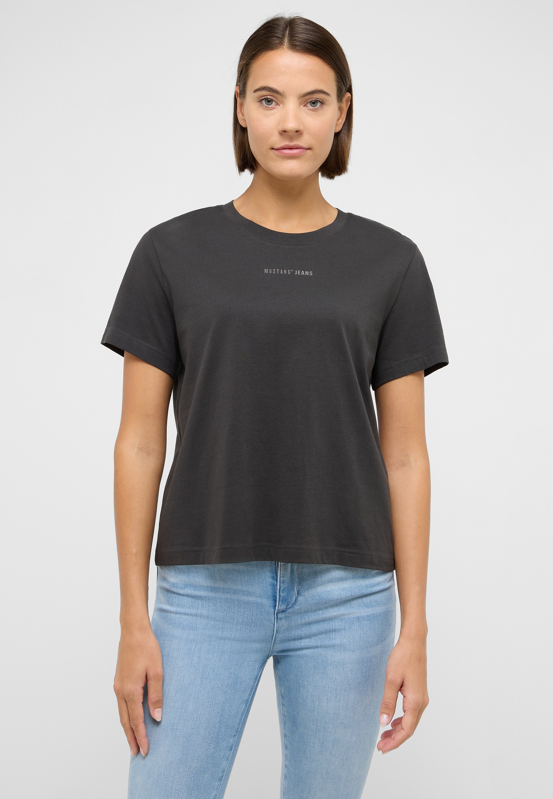 Bekleidung, T-shirt, Person, Jeans, Ärmel