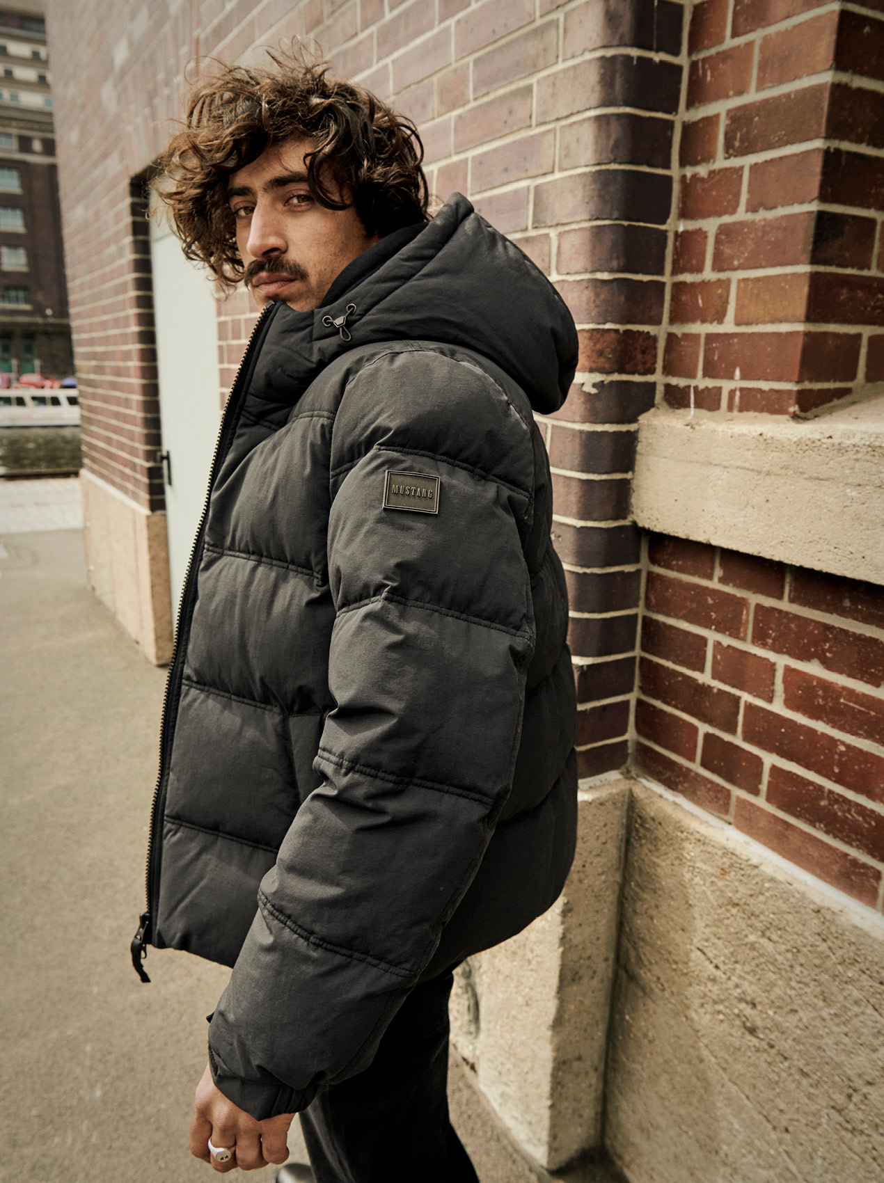 Bekleidung, Mantel, Jacke, Gesicht, Person