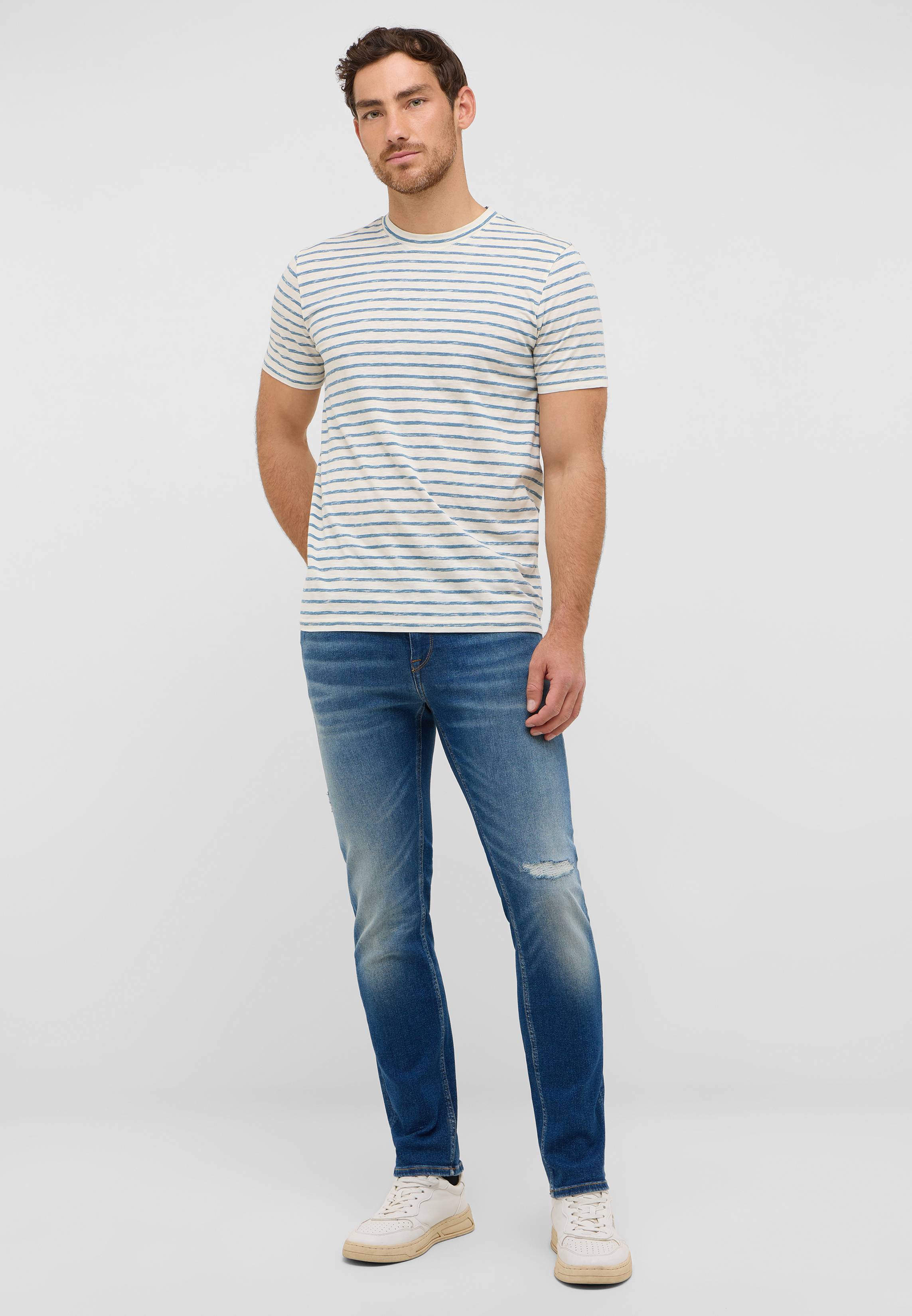 Hosen, T-shirt, Jeans, Person, Stehend