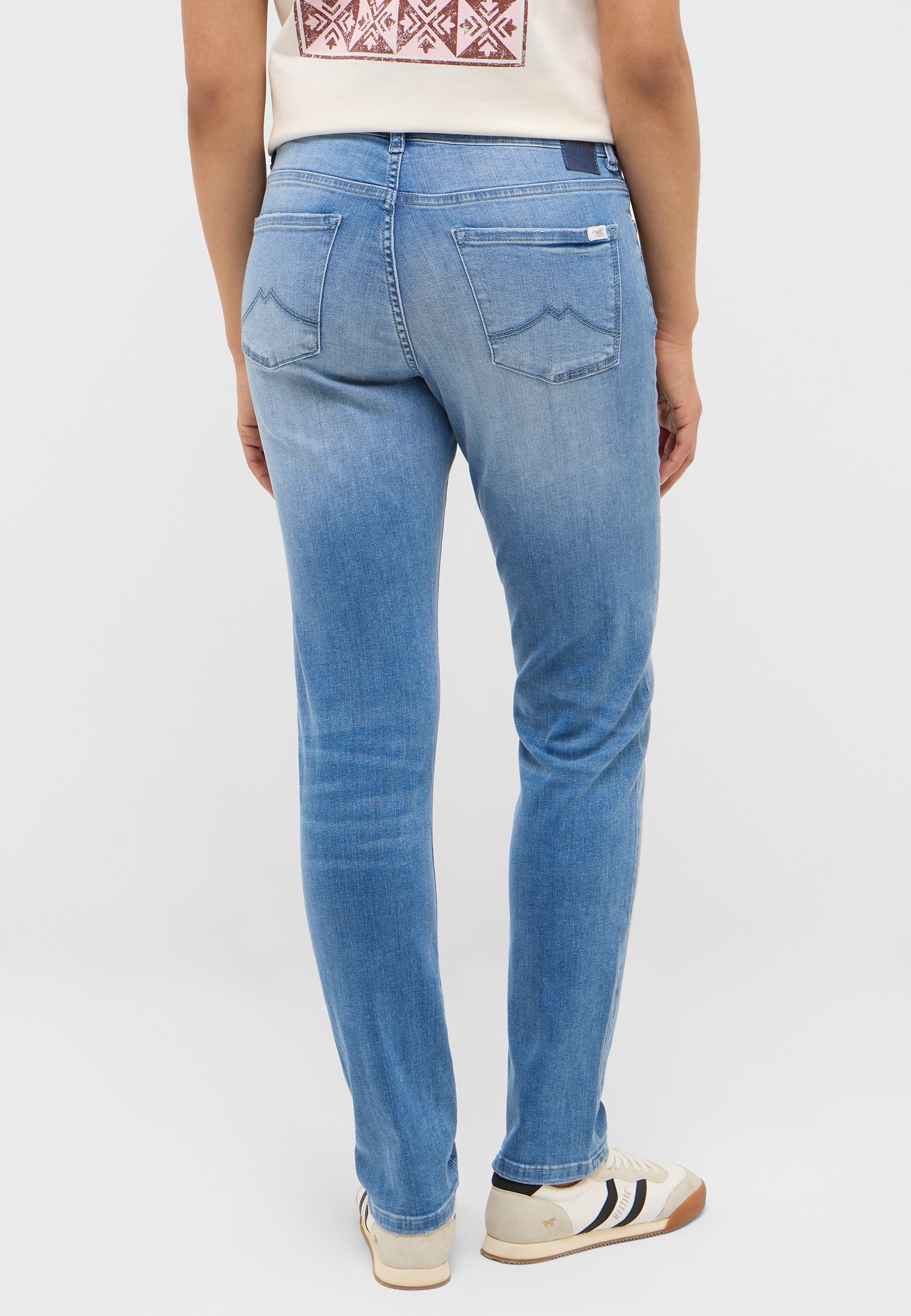Jeans, Rückenansicht, Light Wash, Armtaschen-Back, Gesäßtaschen-Detail