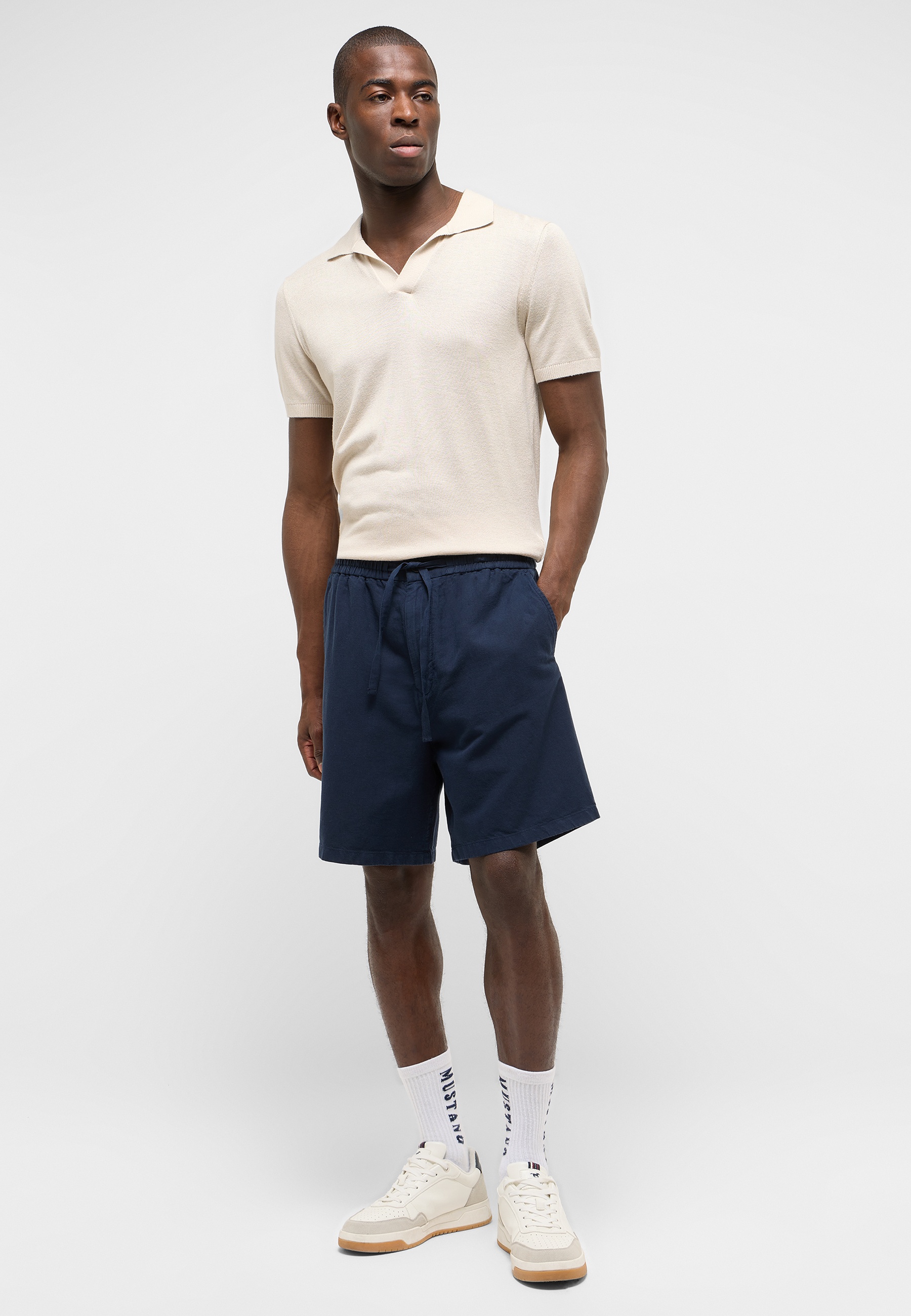 Polohemd,  kurze Hose,  Navy/Marineblau,  Polo-Kragen,  weißeSocken