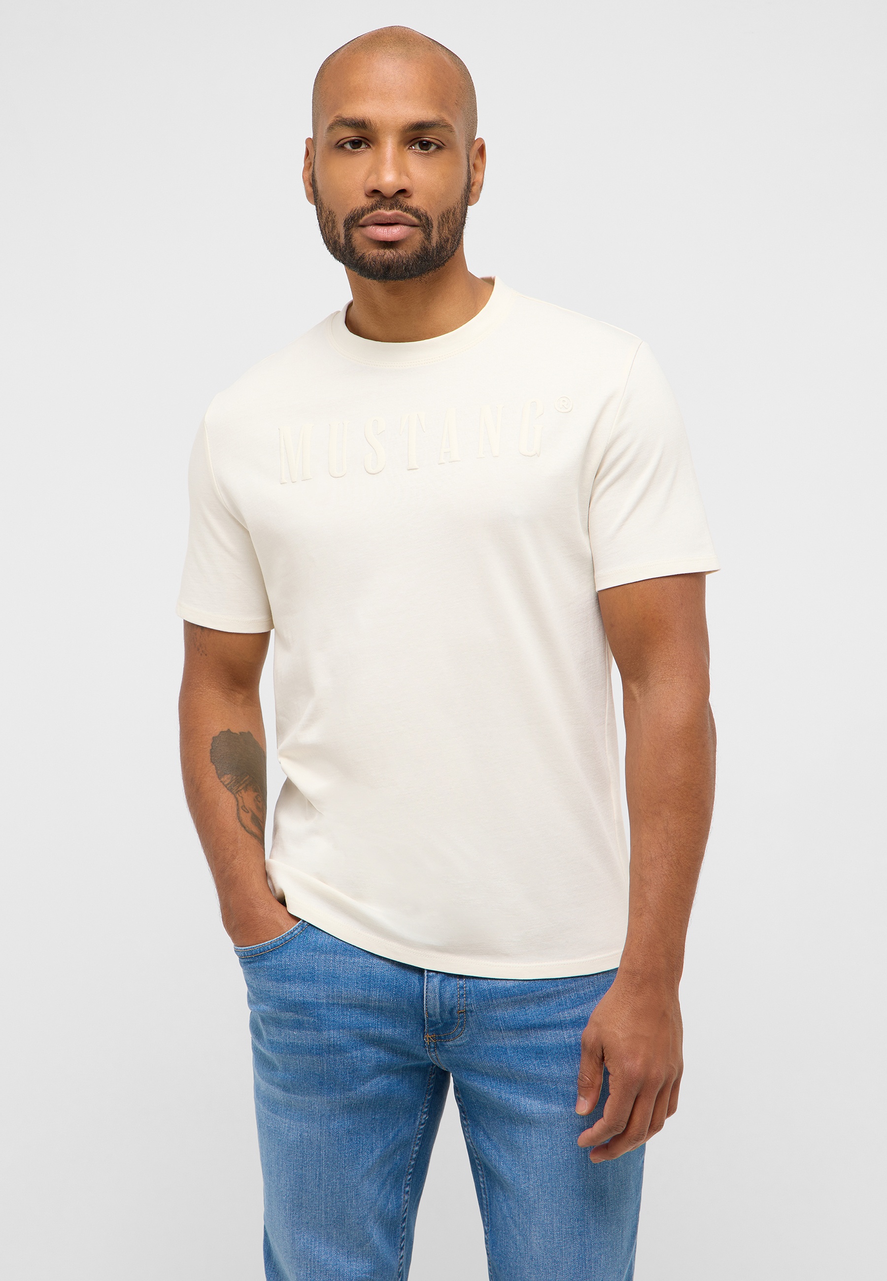 T-shirt, Jeans, Erwachsener, Mann, Person