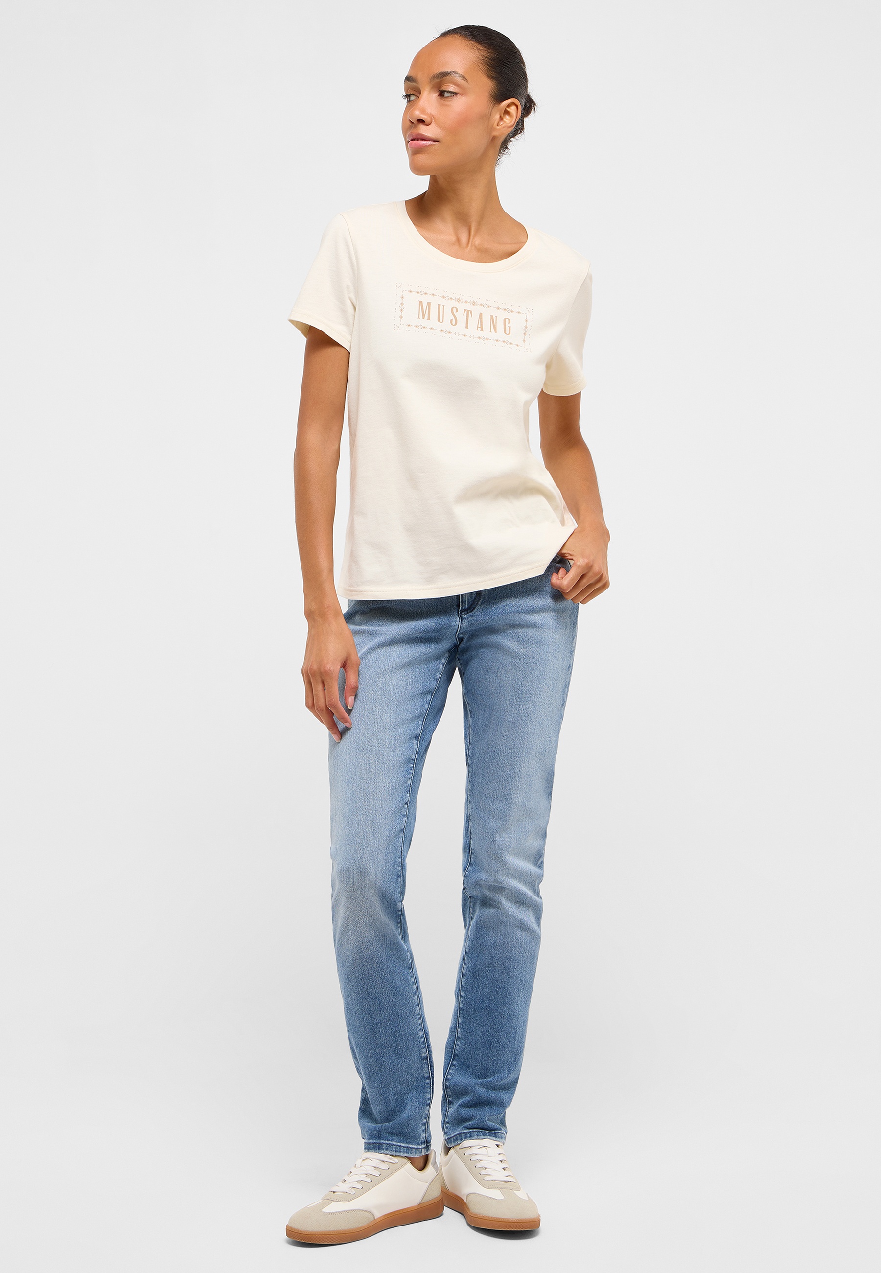 Hosen, T-shirt, Jeans, Bluse, Person