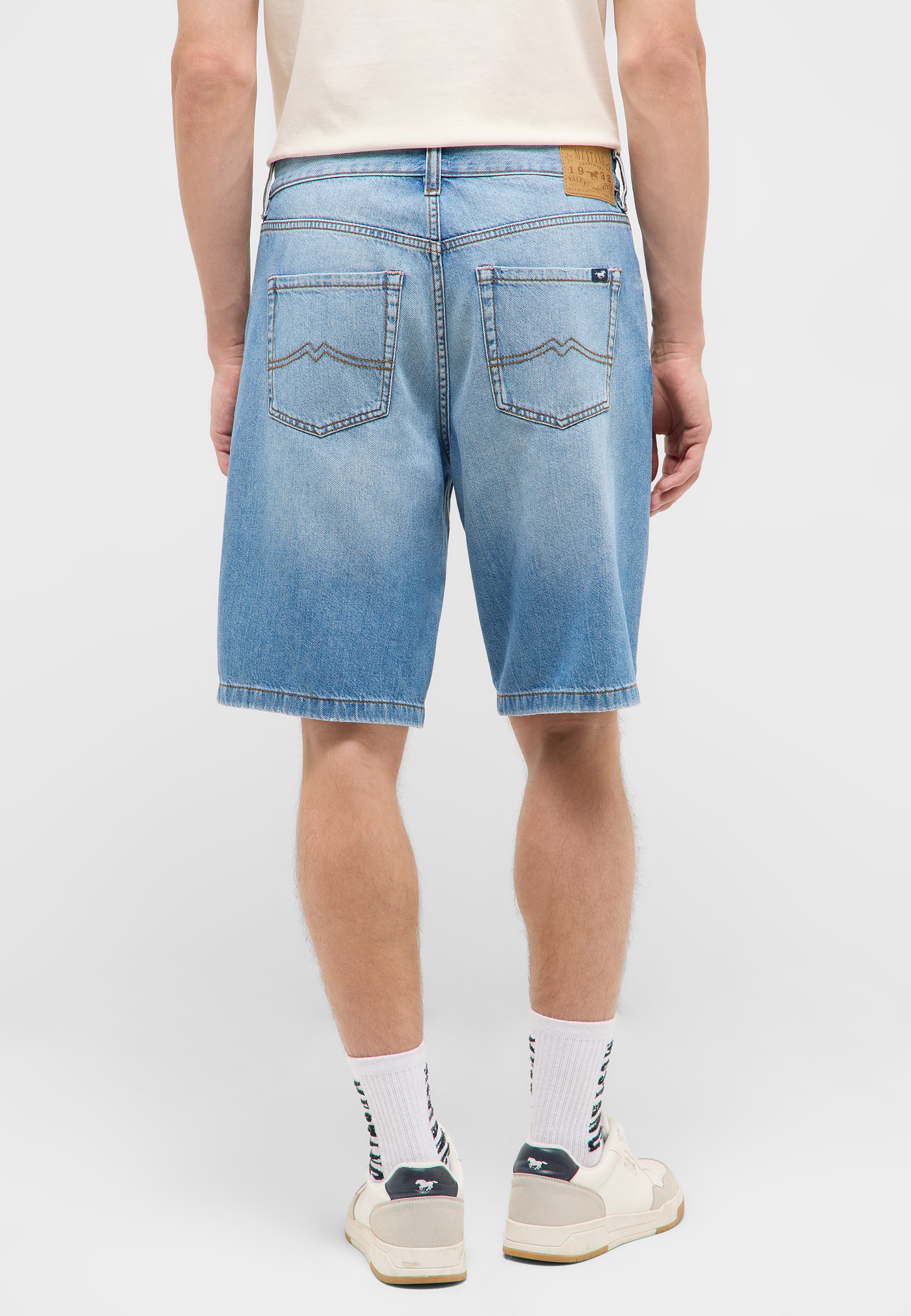 Jeansshorts, Denim, Hose, Hintern, gerader Schnitt