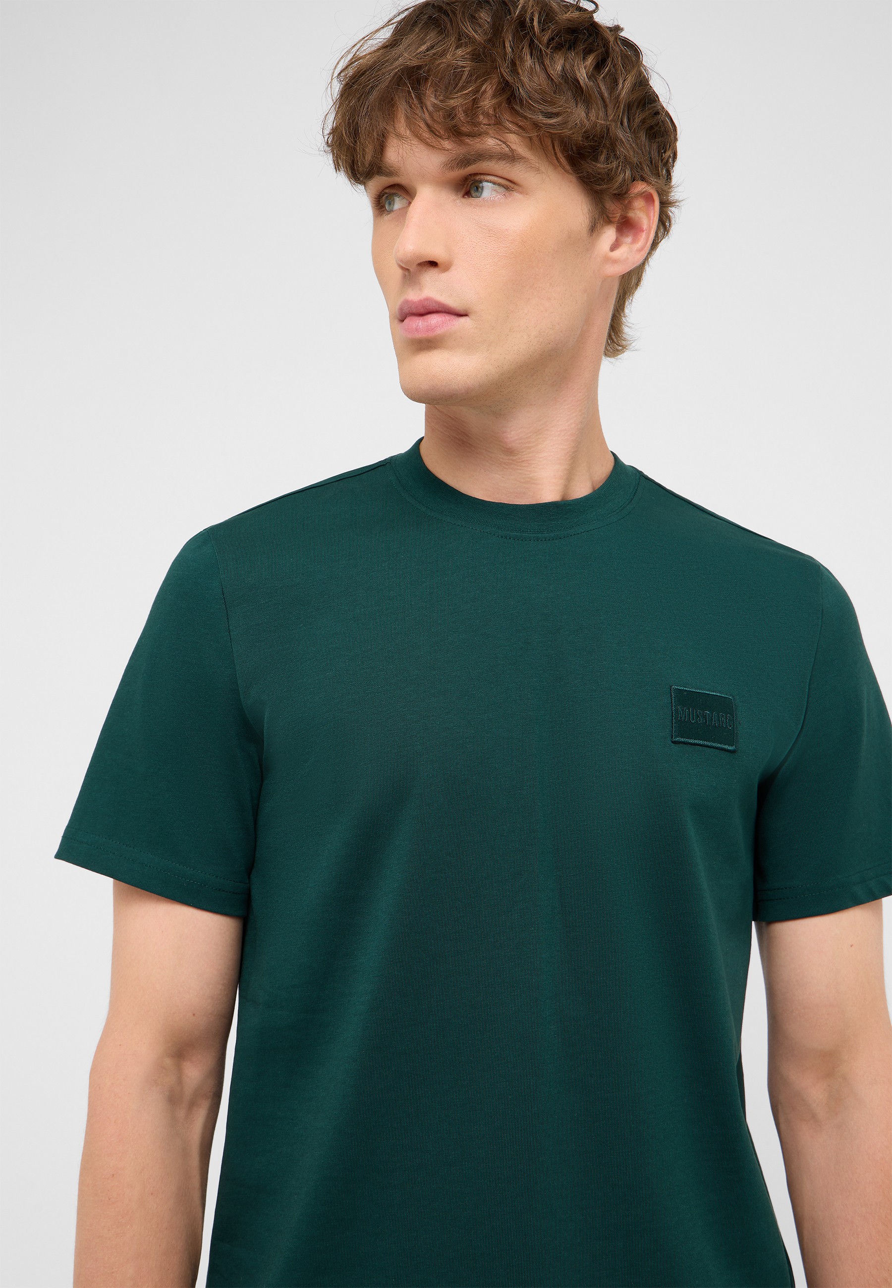 tshirt, crew neck, kurzarm, grün, kleines logo-patch