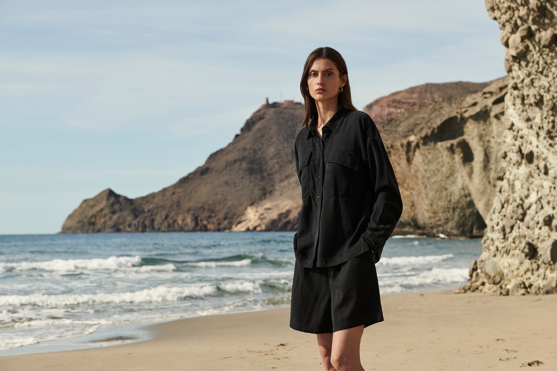 Damenoutfit, Kapuzenlos, Schwarz, Sommerlook, Jumpsuit?