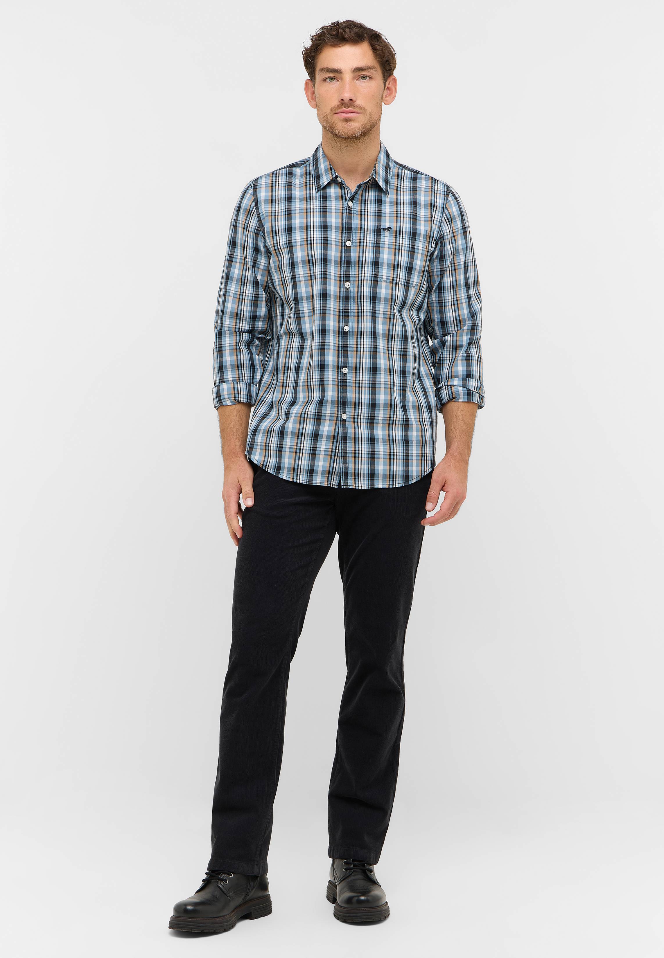 Hemd, Hosen, Person, Stehend, Mann