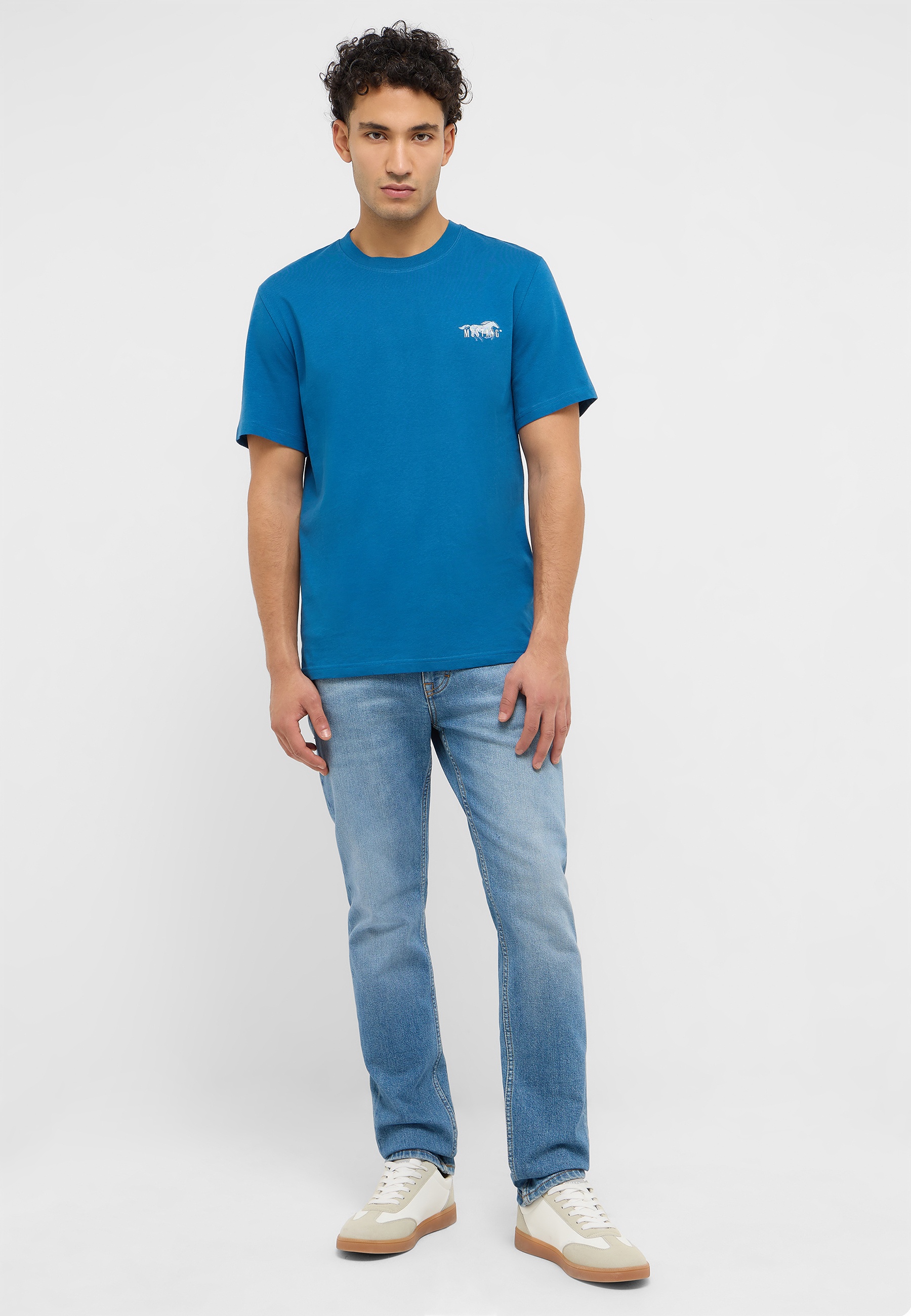 T-shirt, Hosen, Person, Stehend, Jeanshose