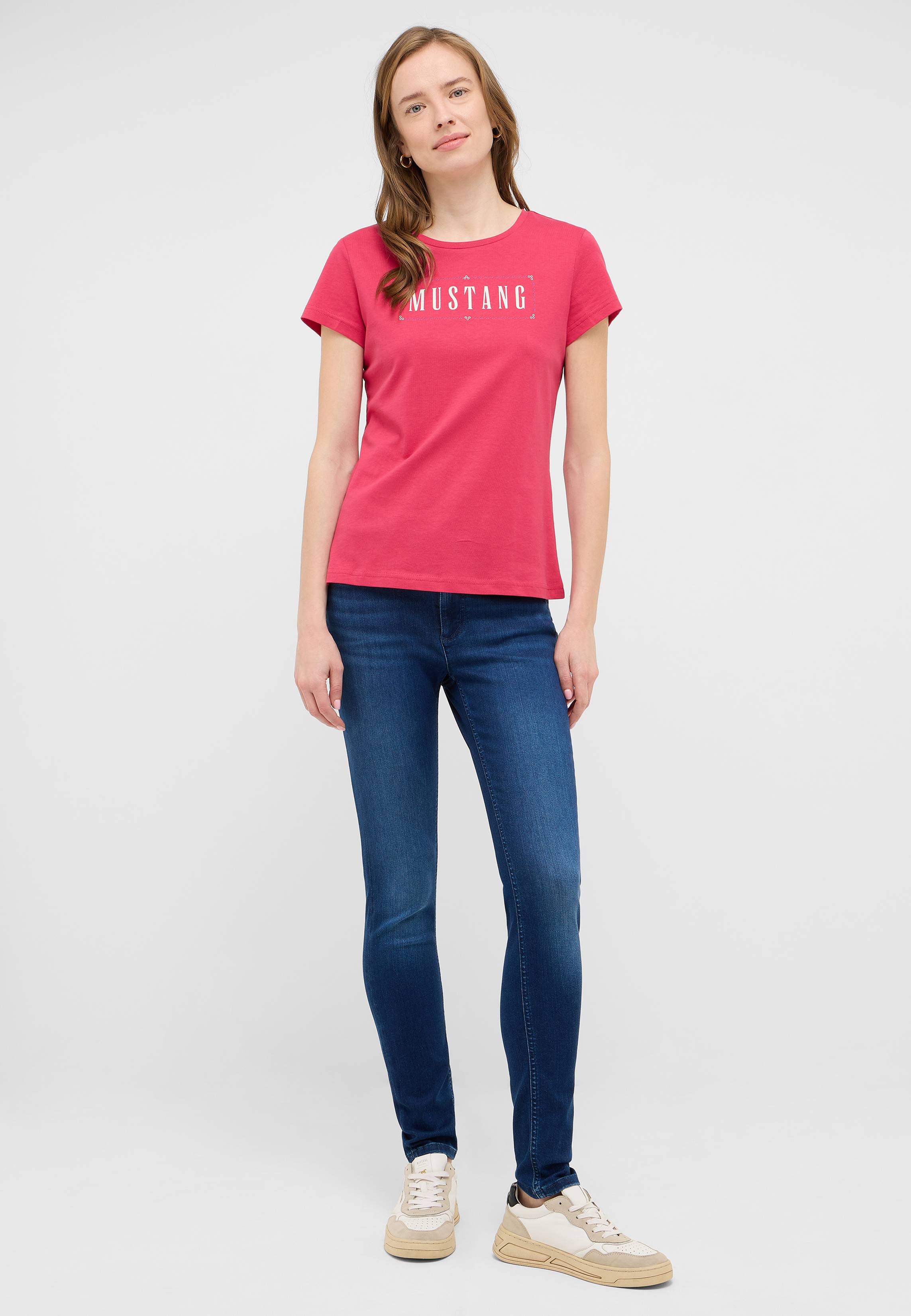 Bekleidung, T-shirt, Hosen, Person, Jeans