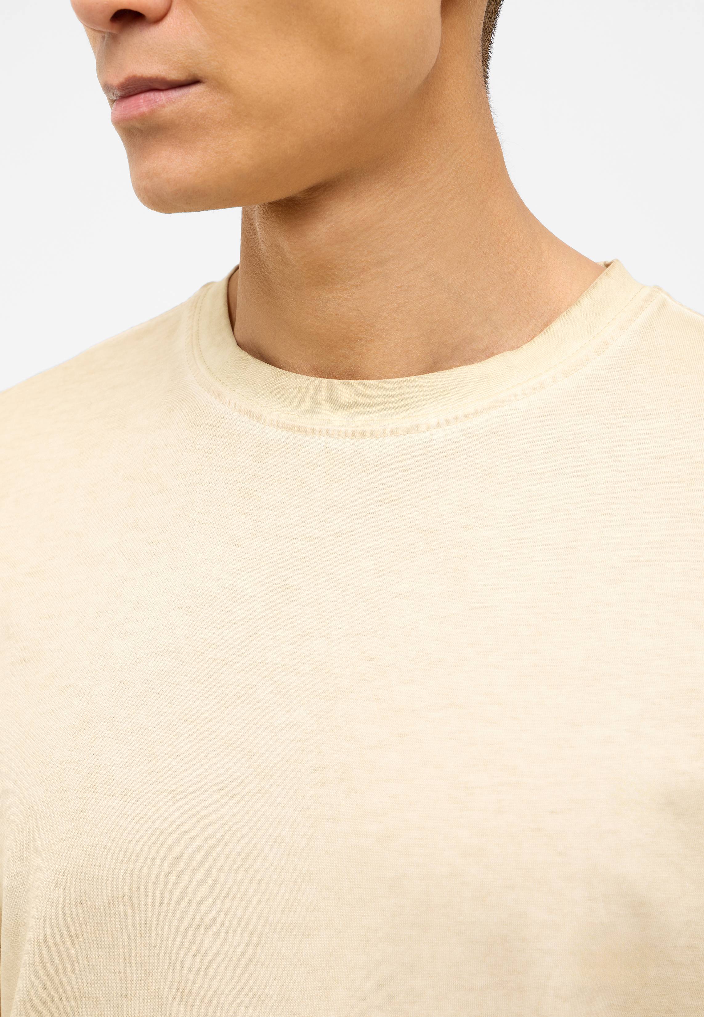 Gesicht, Kopf, Hals, Person, T-shirt