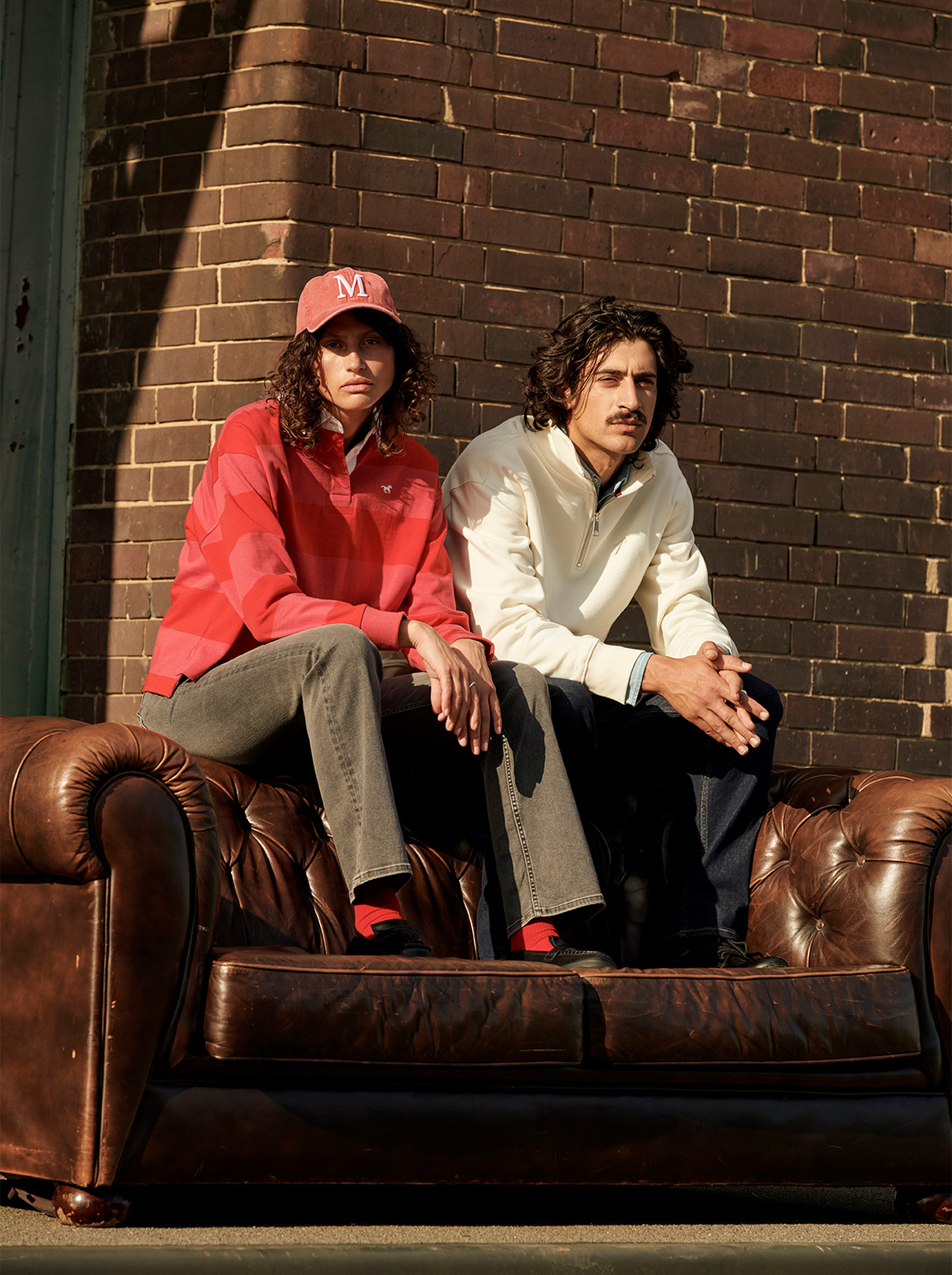Couch, Mobiliar, Mantel, Jacke, Person