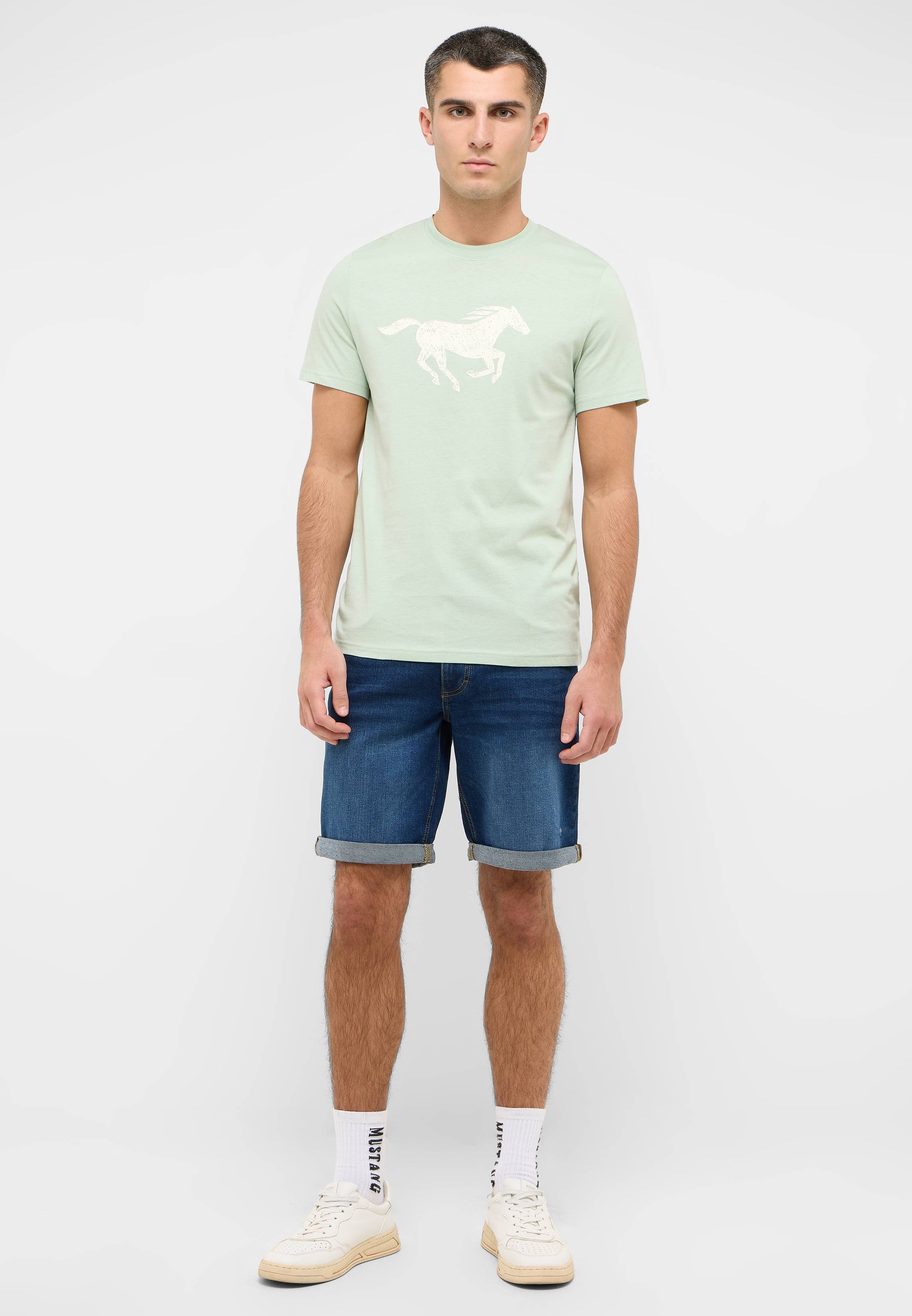 Bekleidung, Kurze Hosen, T-shirt, Person
