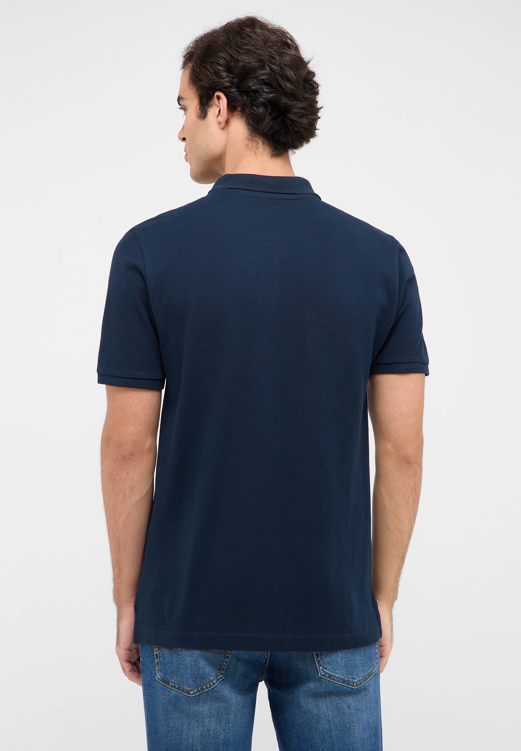 Bekleidung, T-shirt, Person, Ärmel, Hemd