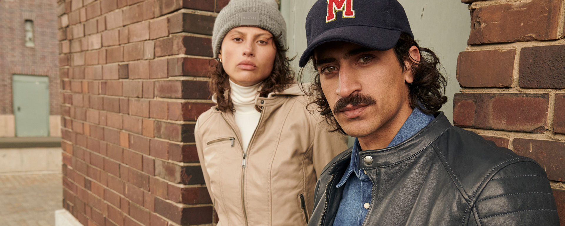 Mantel, Jacke, Backstein, Mütze, Hut