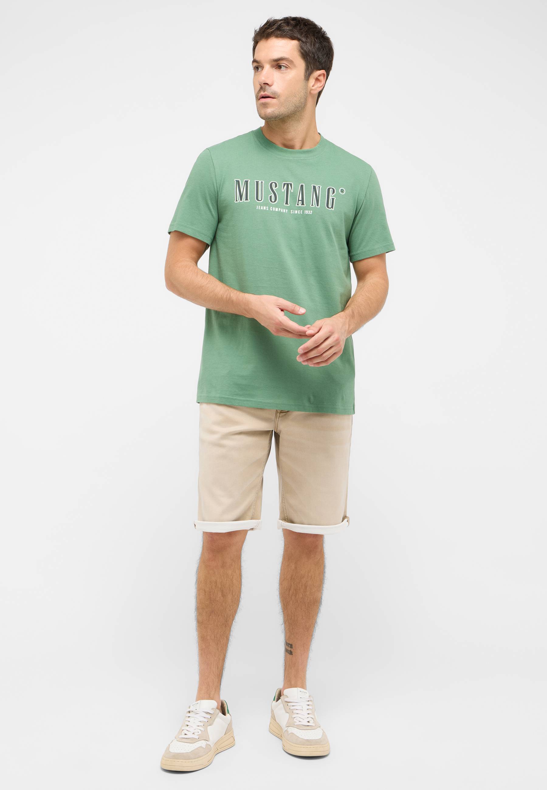T-shirt, Kurze Hosen, Person, Hemd, Khaki