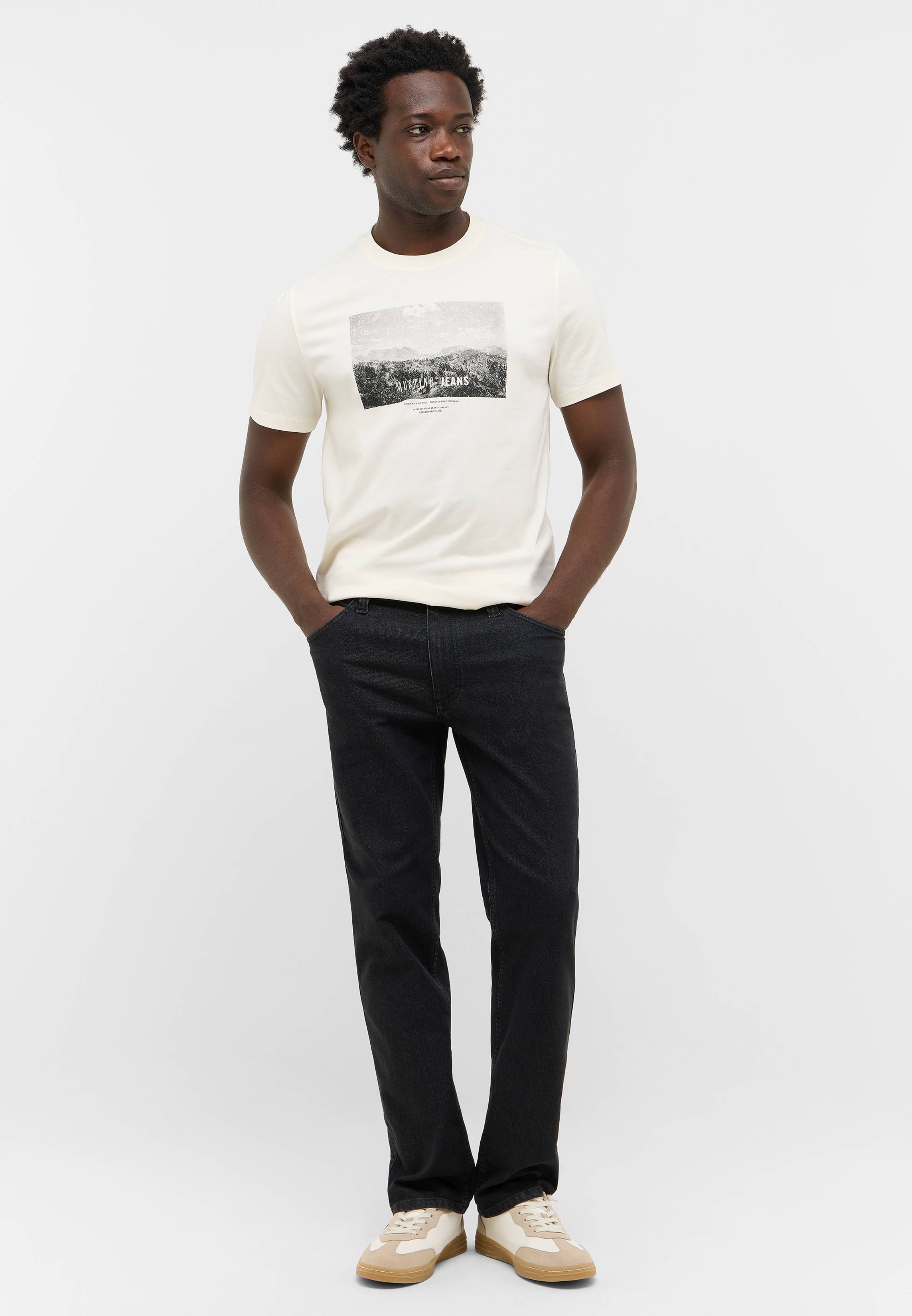 T-shirt, Hosen, Hemd, Mann, Person