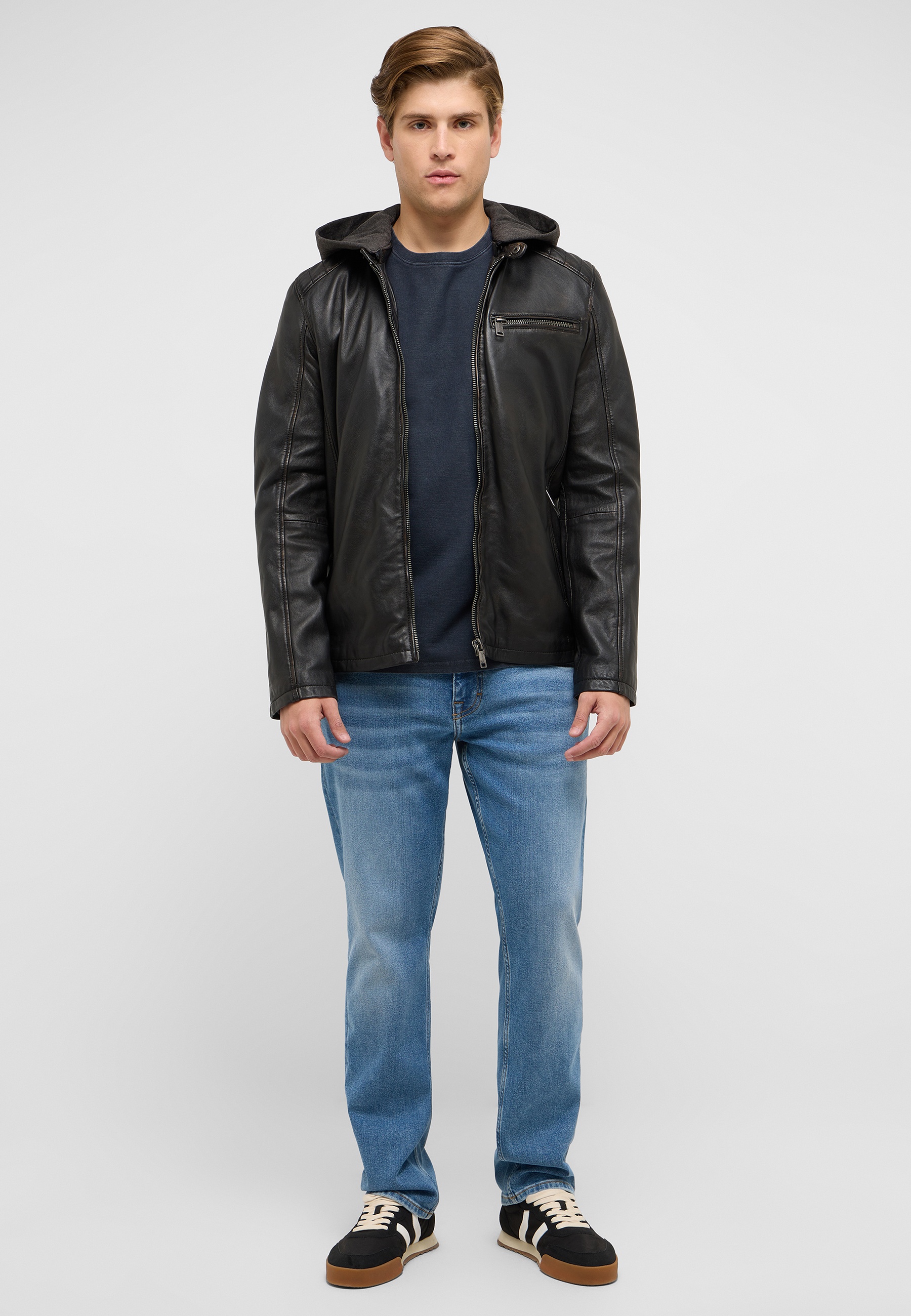 Mantel, Jacke, Jeans, Hosen, Person