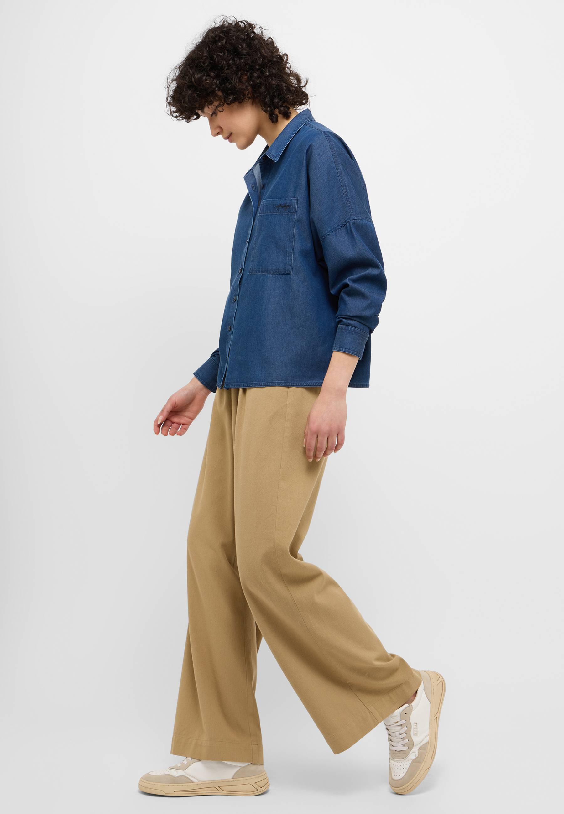 Bekleidung, Hosen, Person, Khaki, Langarm