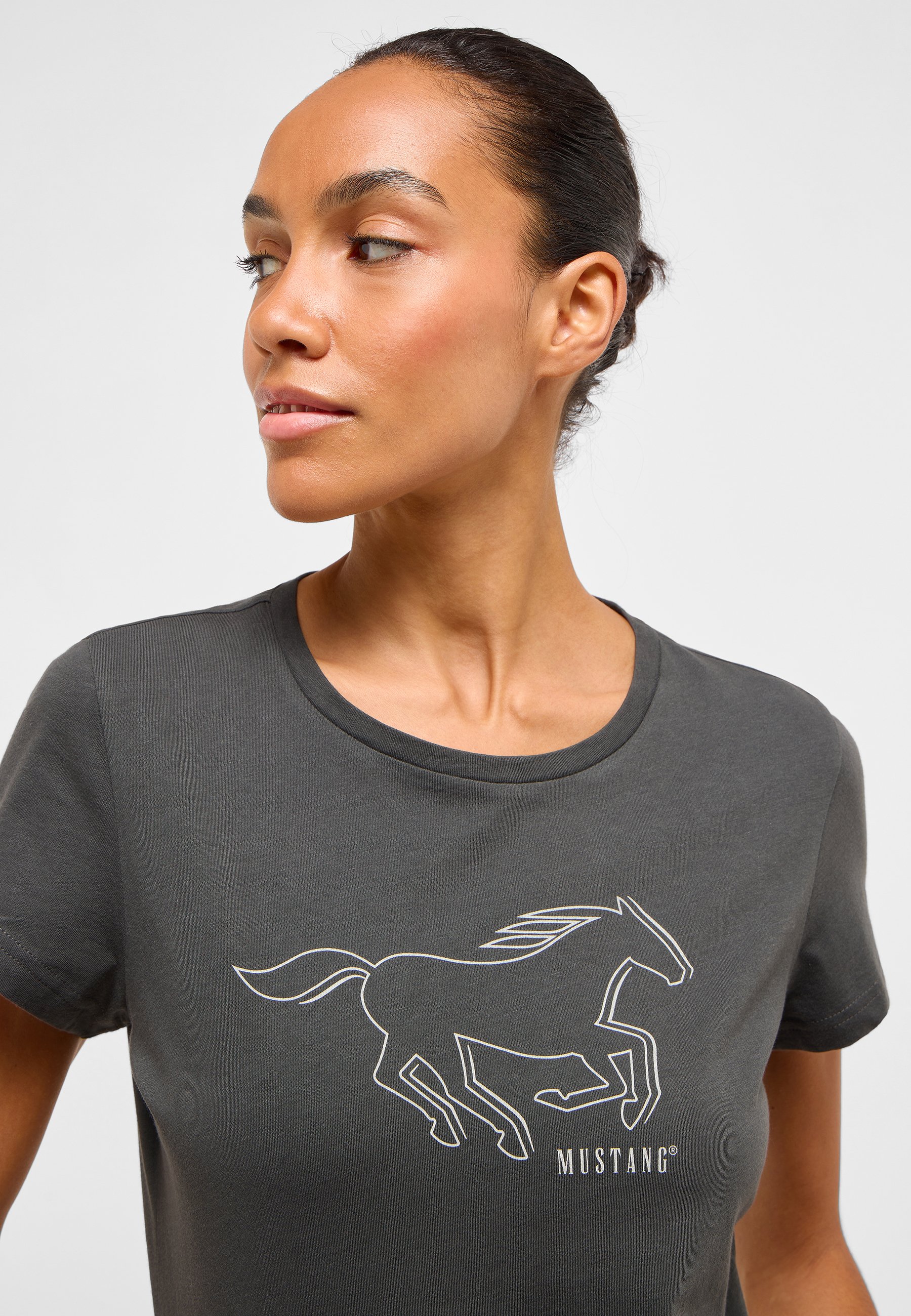 T-shirt, Gesicht, Kopf, Hals, Person