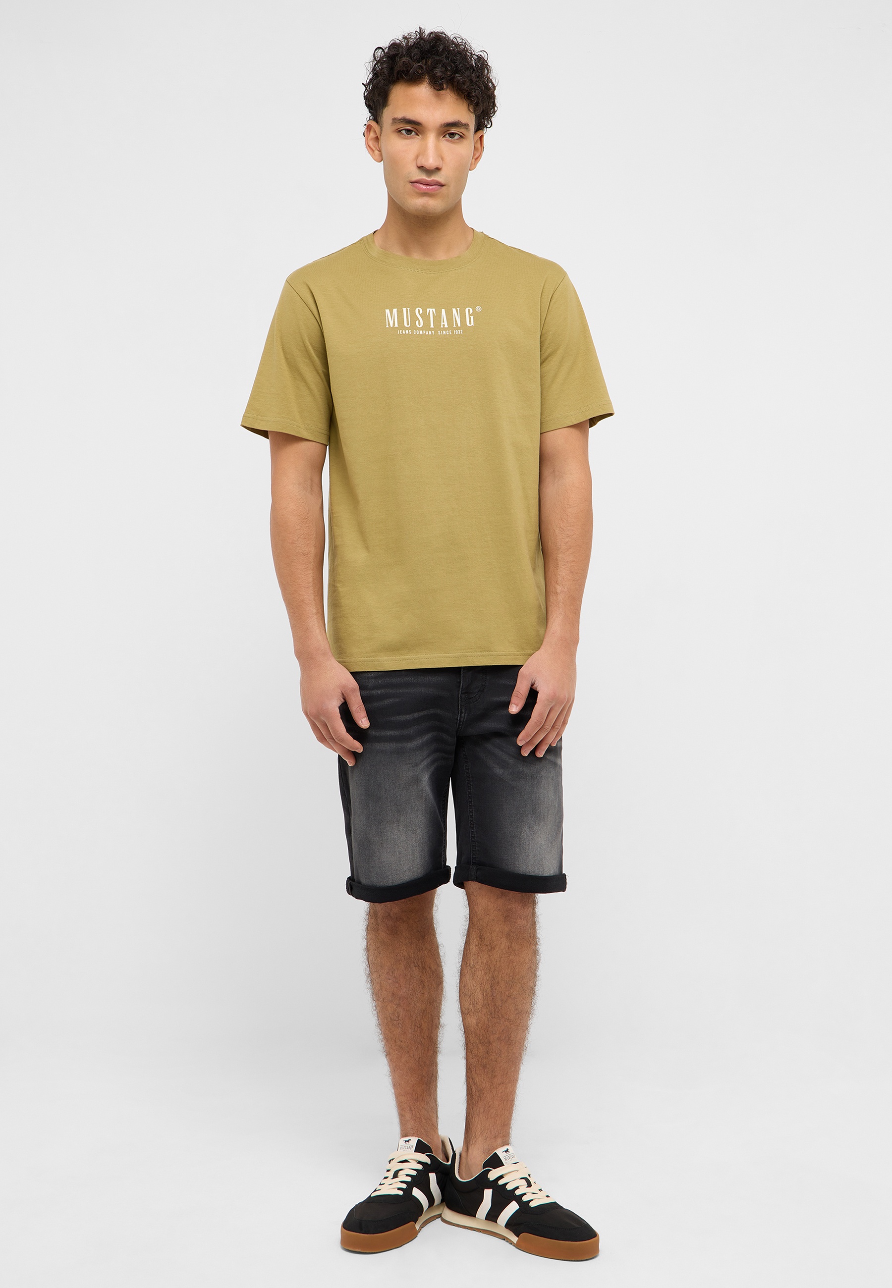 Kurze Hose, T-shirt, Junge, Person, Jugendlich