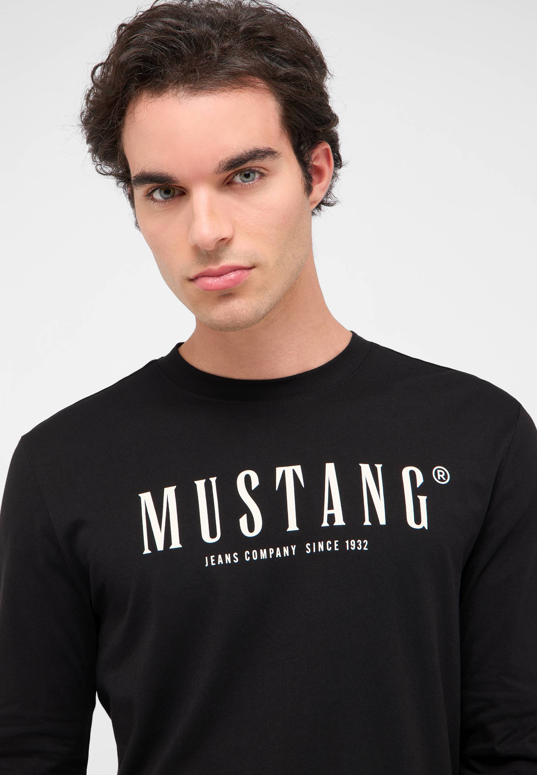 T-shirt, Langarm, Ärmel, Person, Portrait