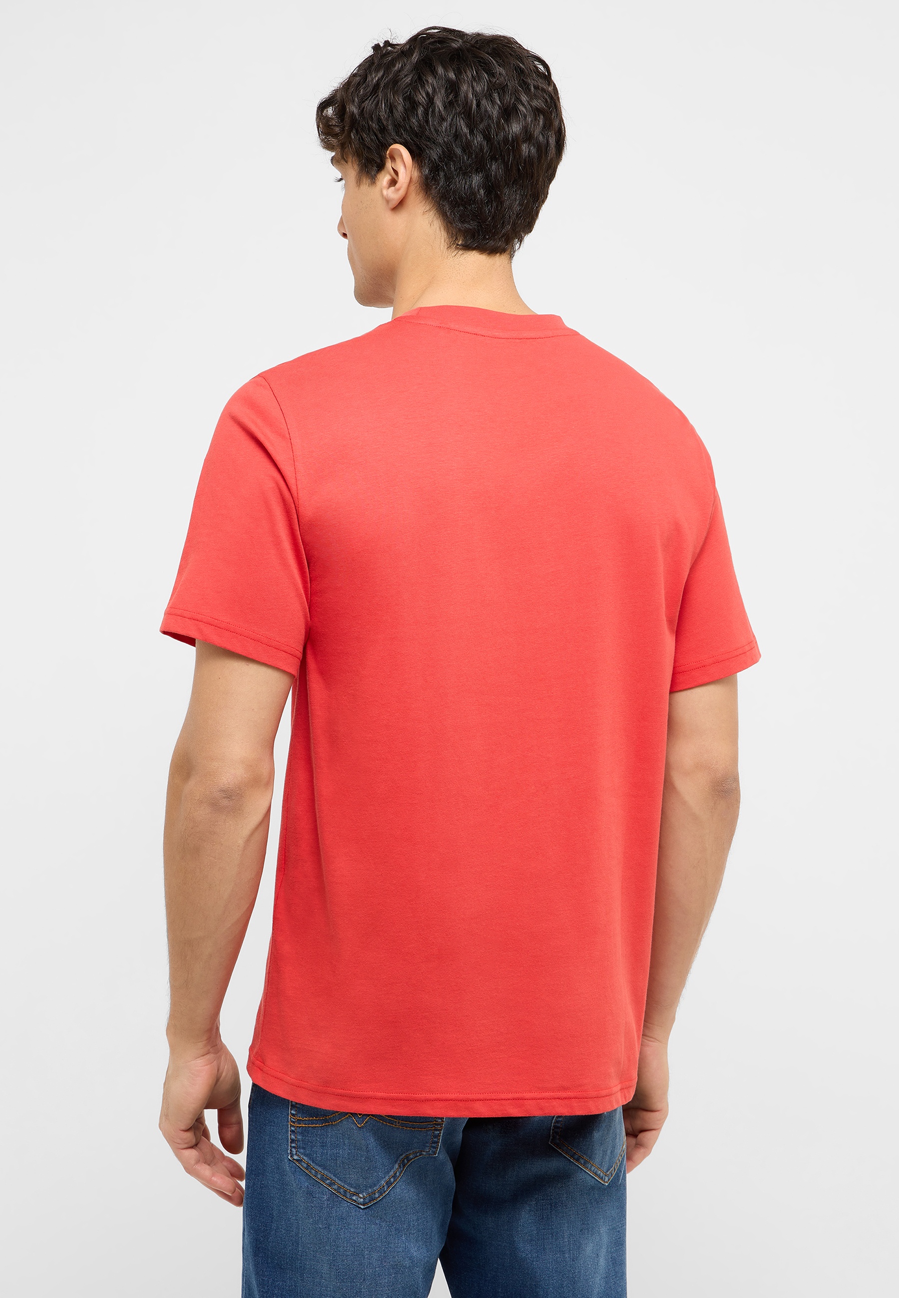 Bekleidung, T-shirt, Person, Jeans, Hosen