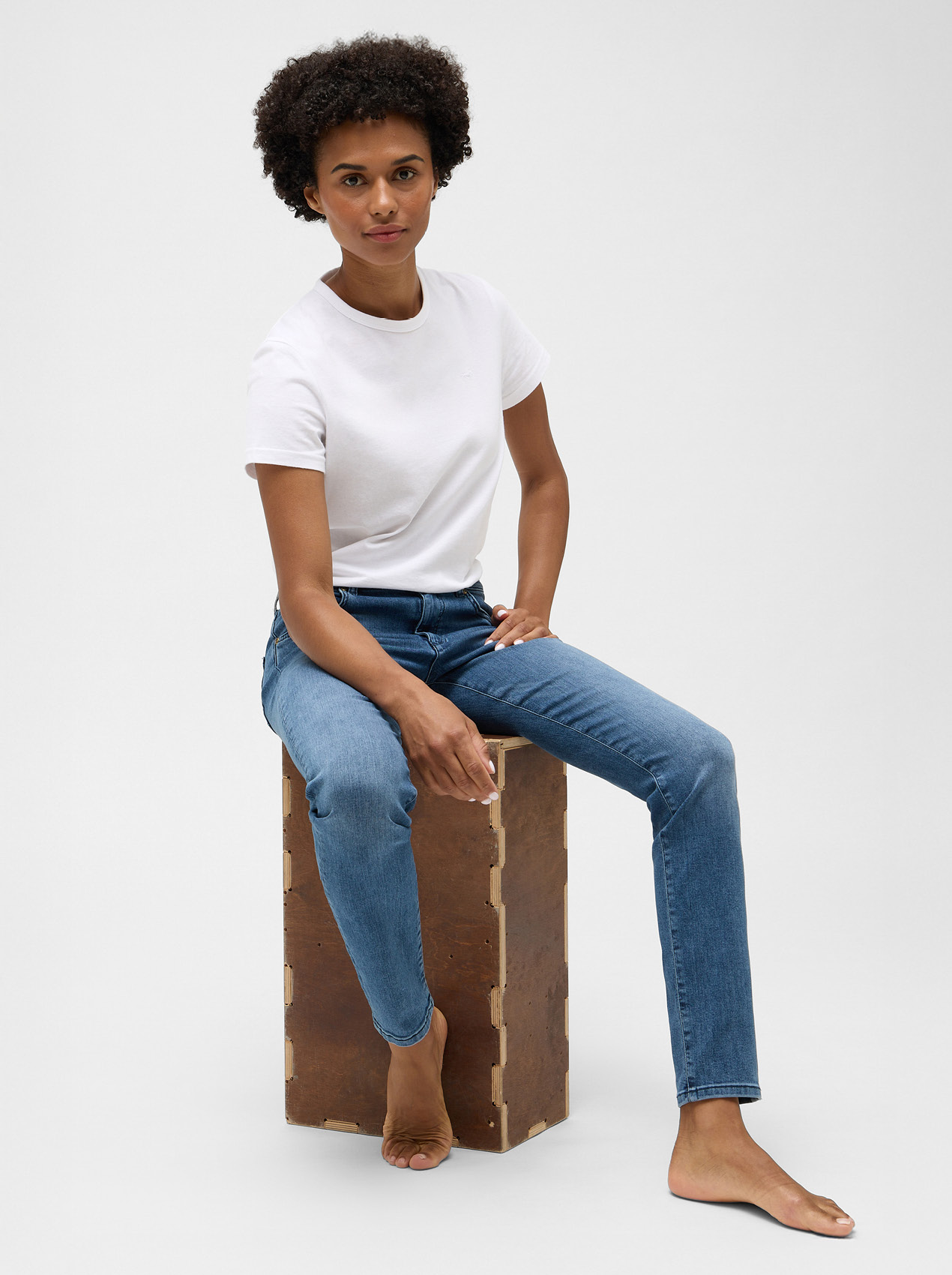 Bekleidung, Hosen, Jeans, Person, Sitzen