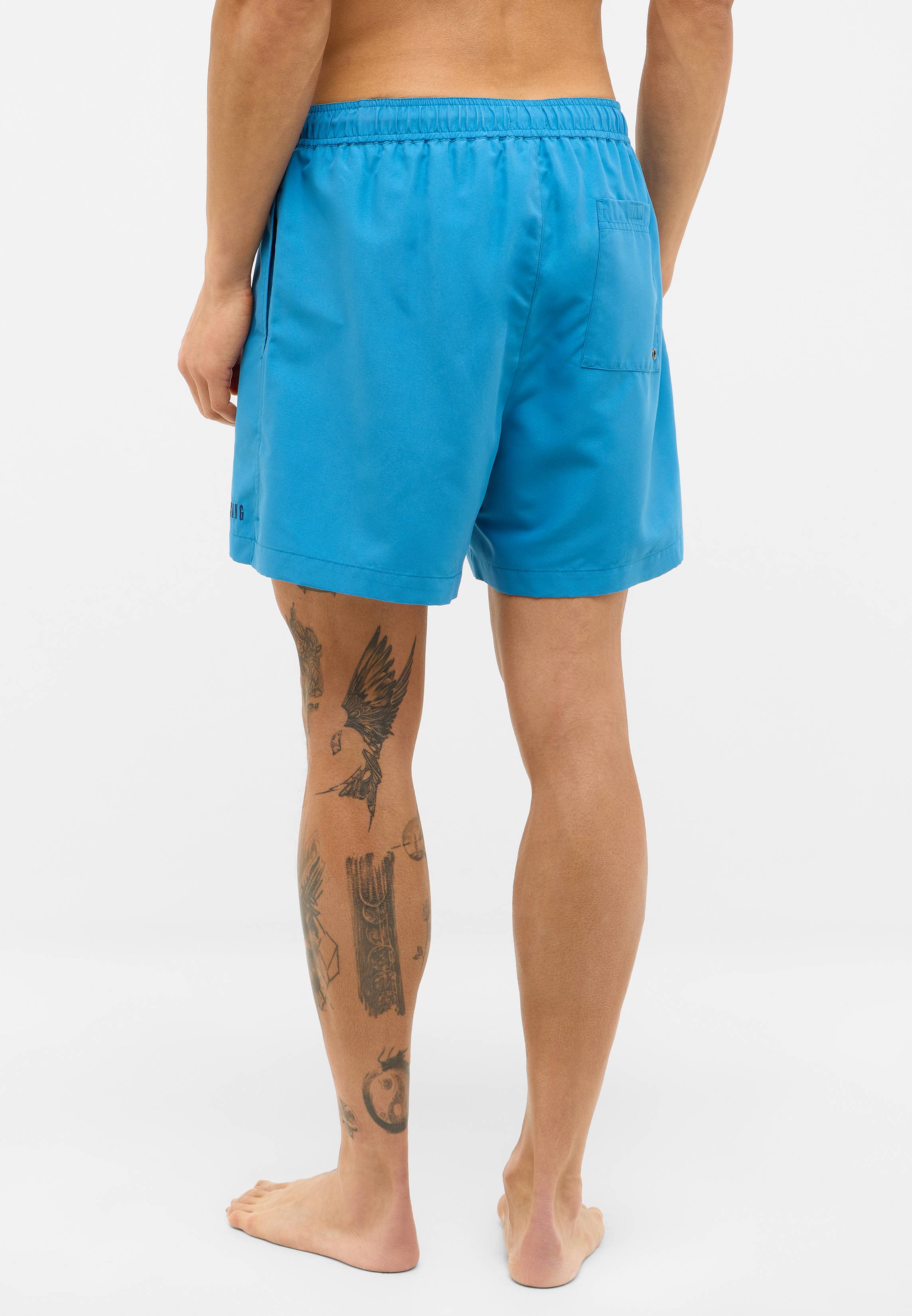 Bekleidung, Kurze Hosen, Person, Haut, Tätowierung