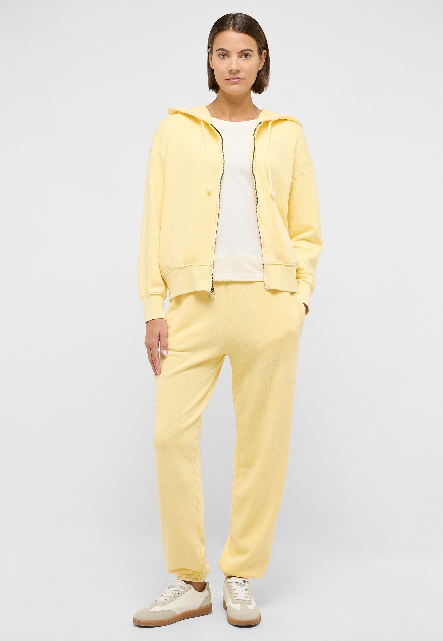 Bekleidung, Formelle Kleidung, Anzug, Person, Mantel