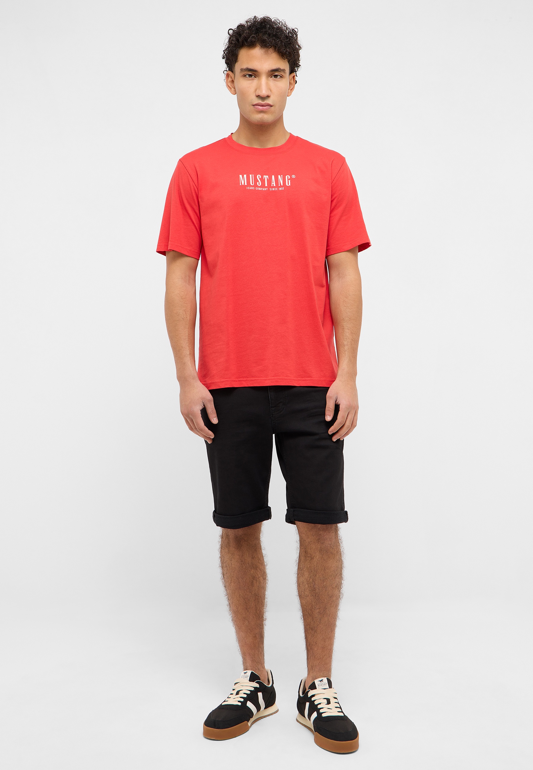 T-shirt, Kurze Hosen, Junge, Person, Jugendlich