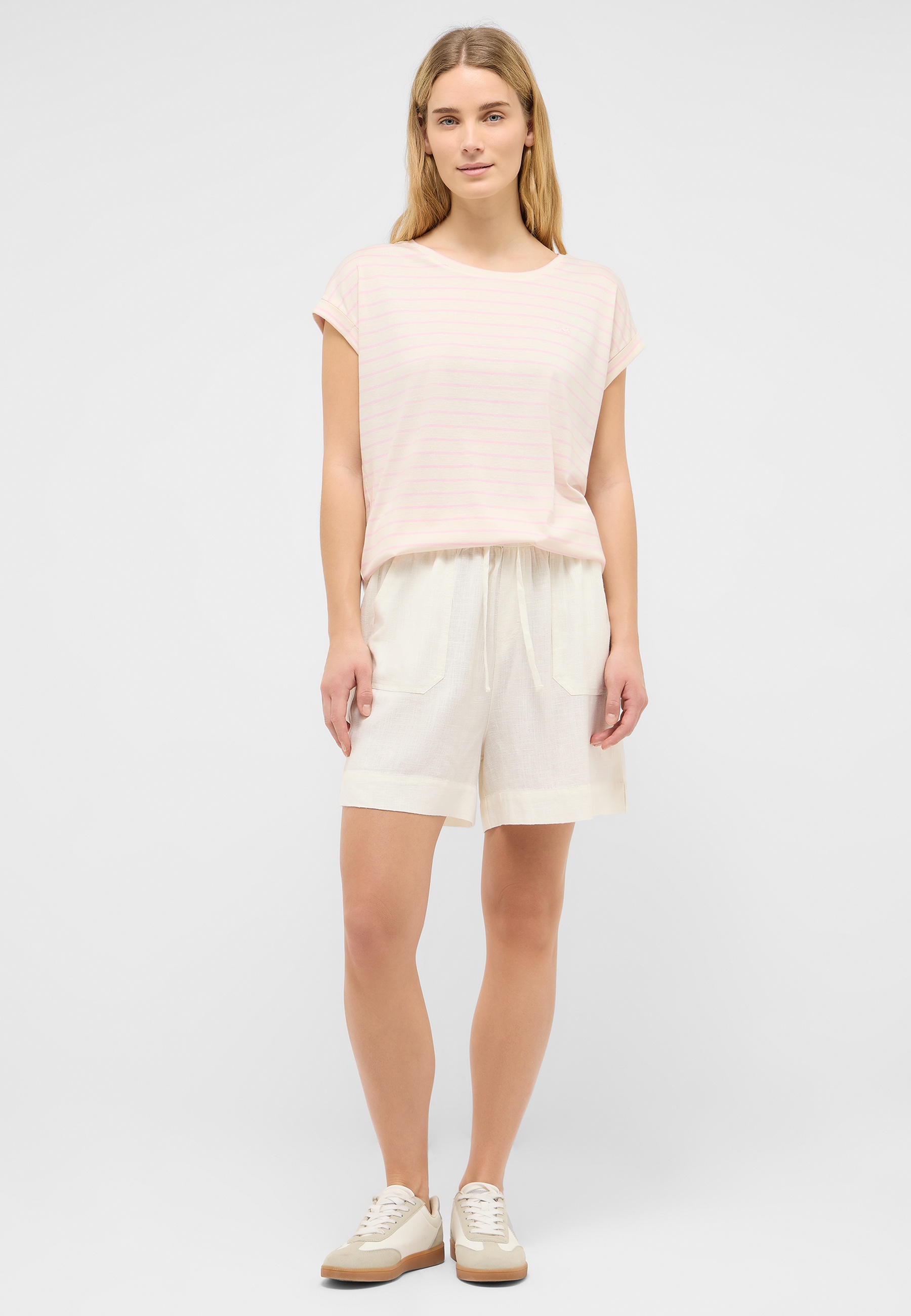 strickshirt, gestreift, peach, shorts, laufschl/halter?