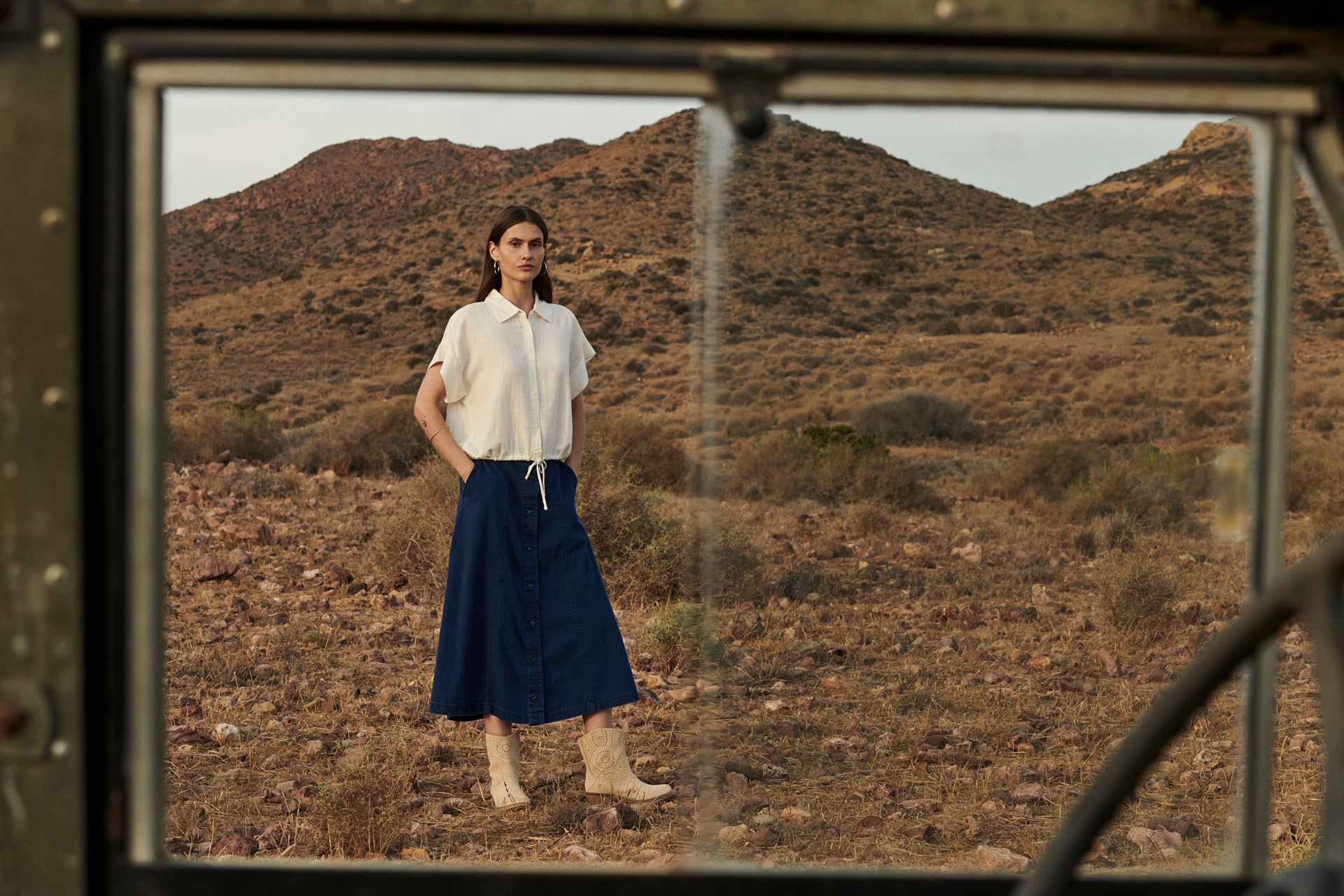 bluse, rock, stiefel, jeans, wüste