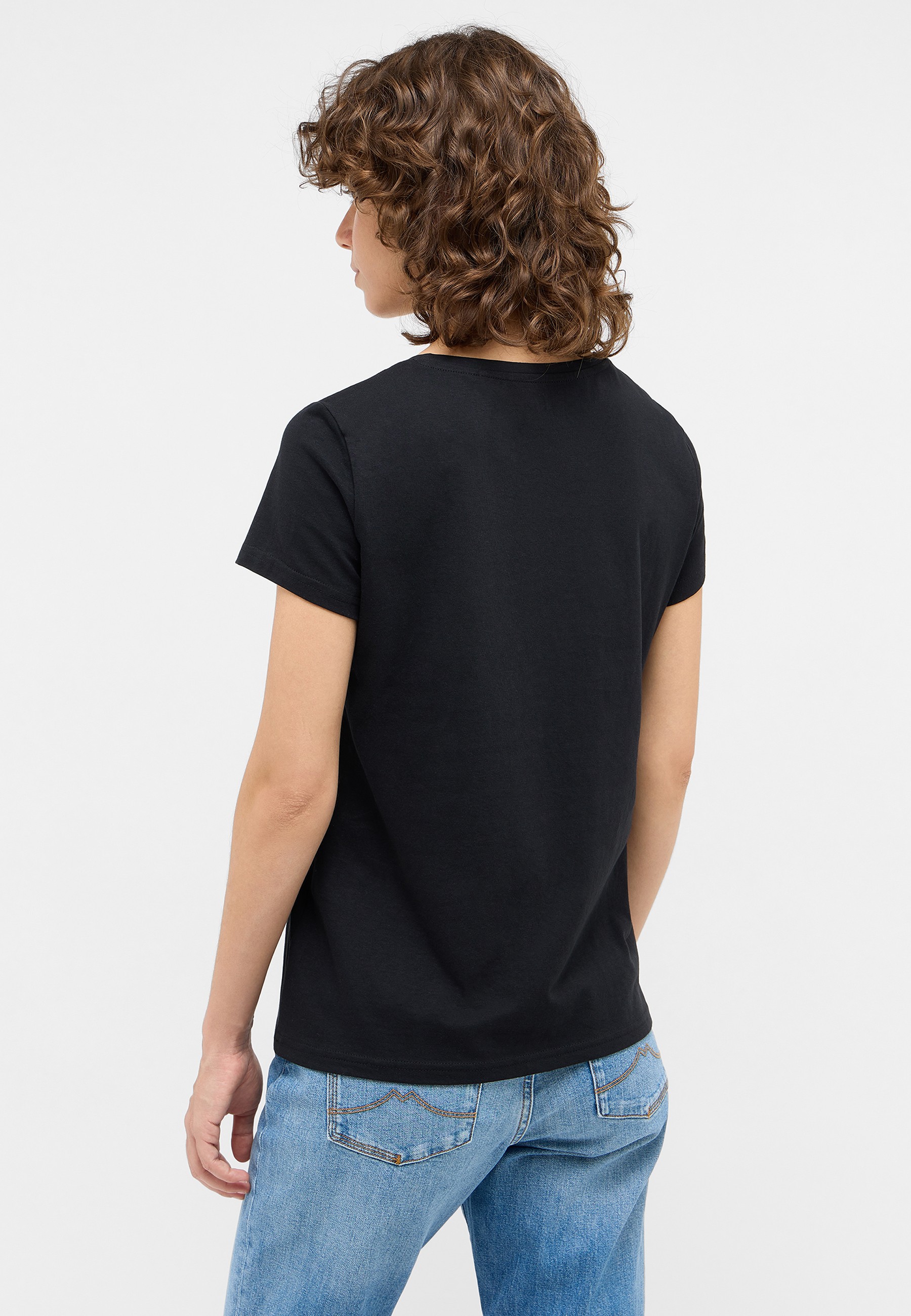 Bekleidung, T-shirt, Person, Ärmel, Hosen