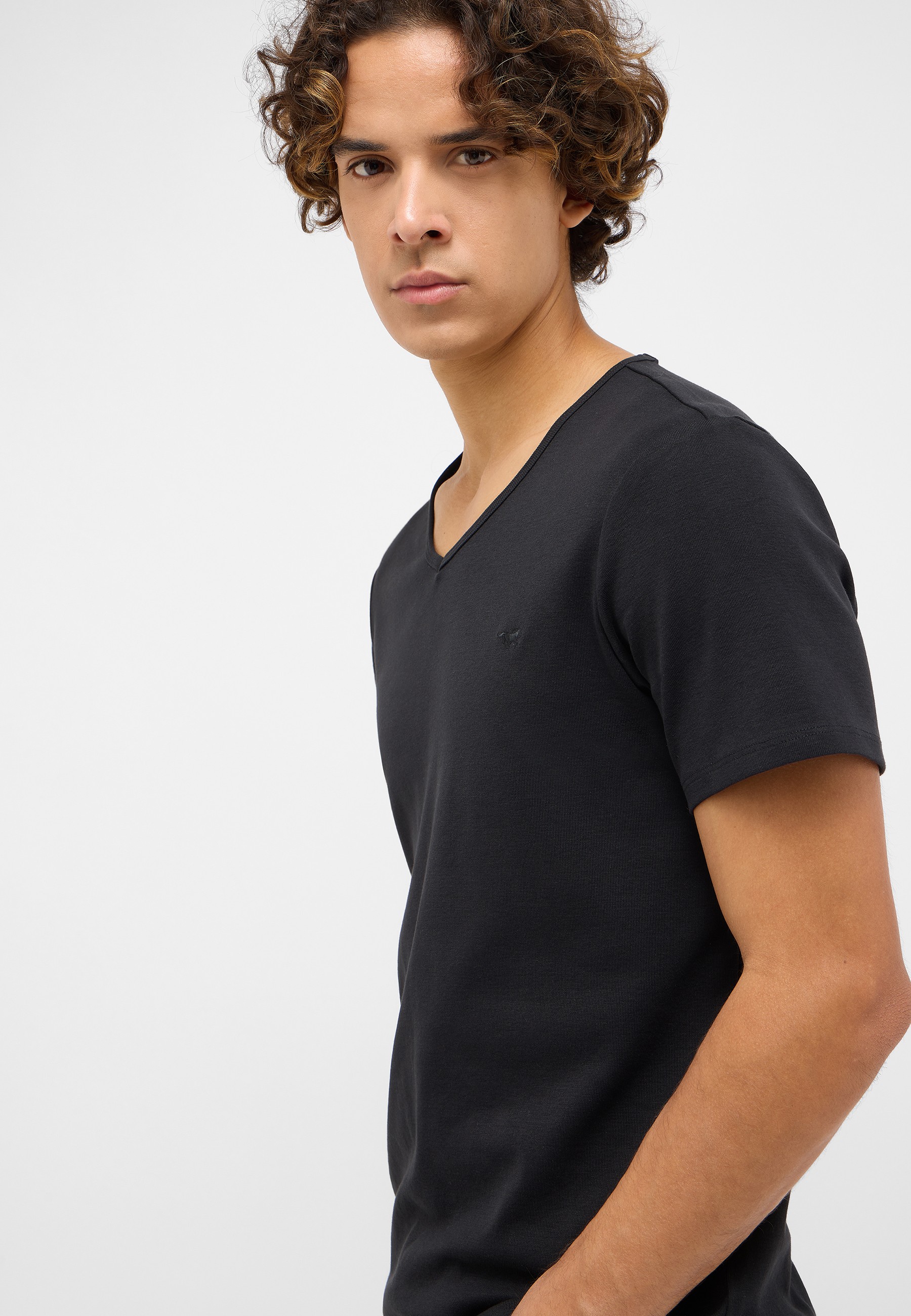 T-shirt, Ärmel, Person, Gesicht, Hals