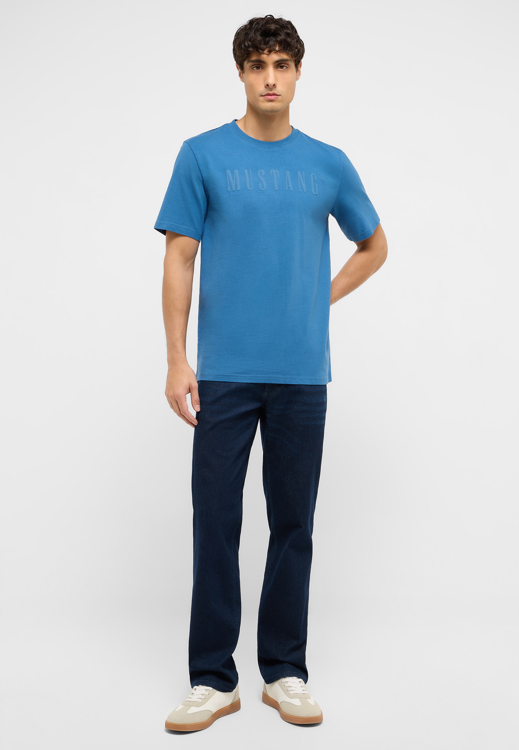 T-shirt, Hosen, Person, Stehend, Jeanshose