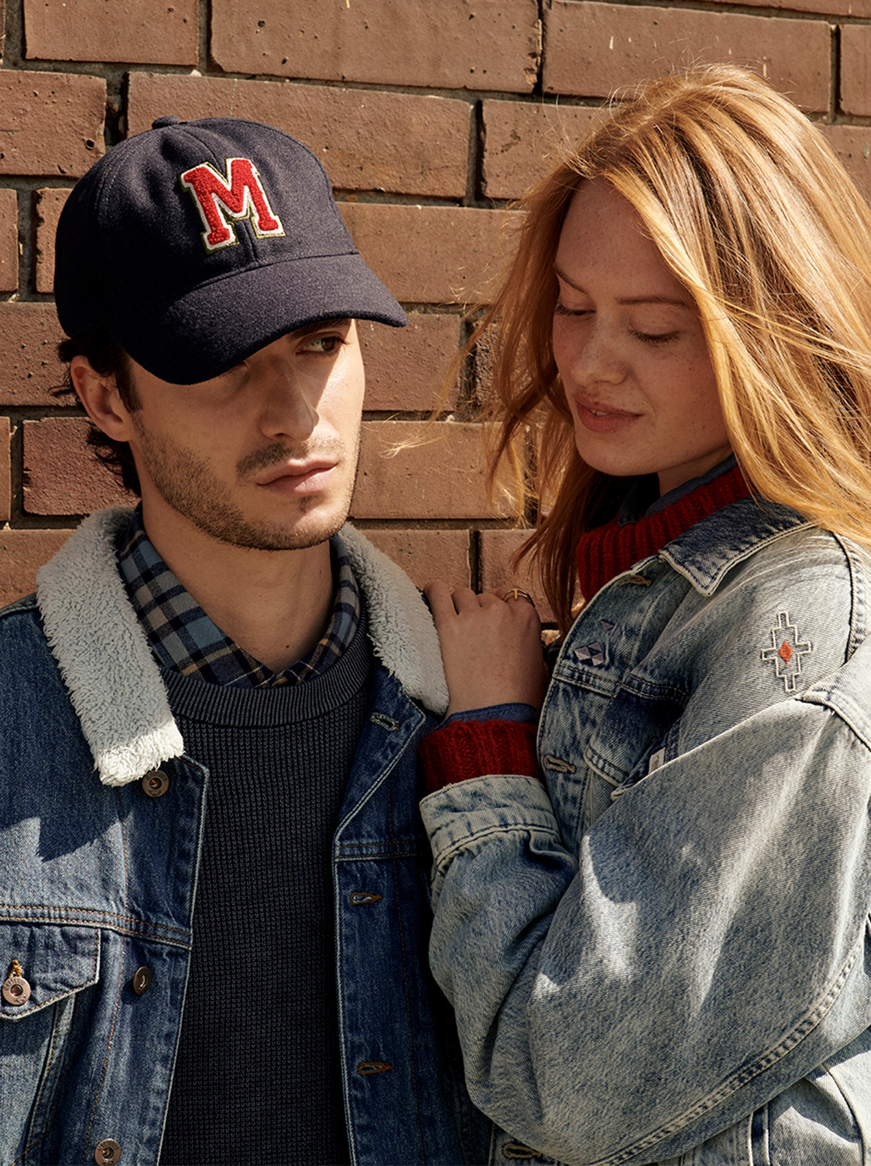 Mütze, Hut, Baseball-Kappe, Hosen, Jacke