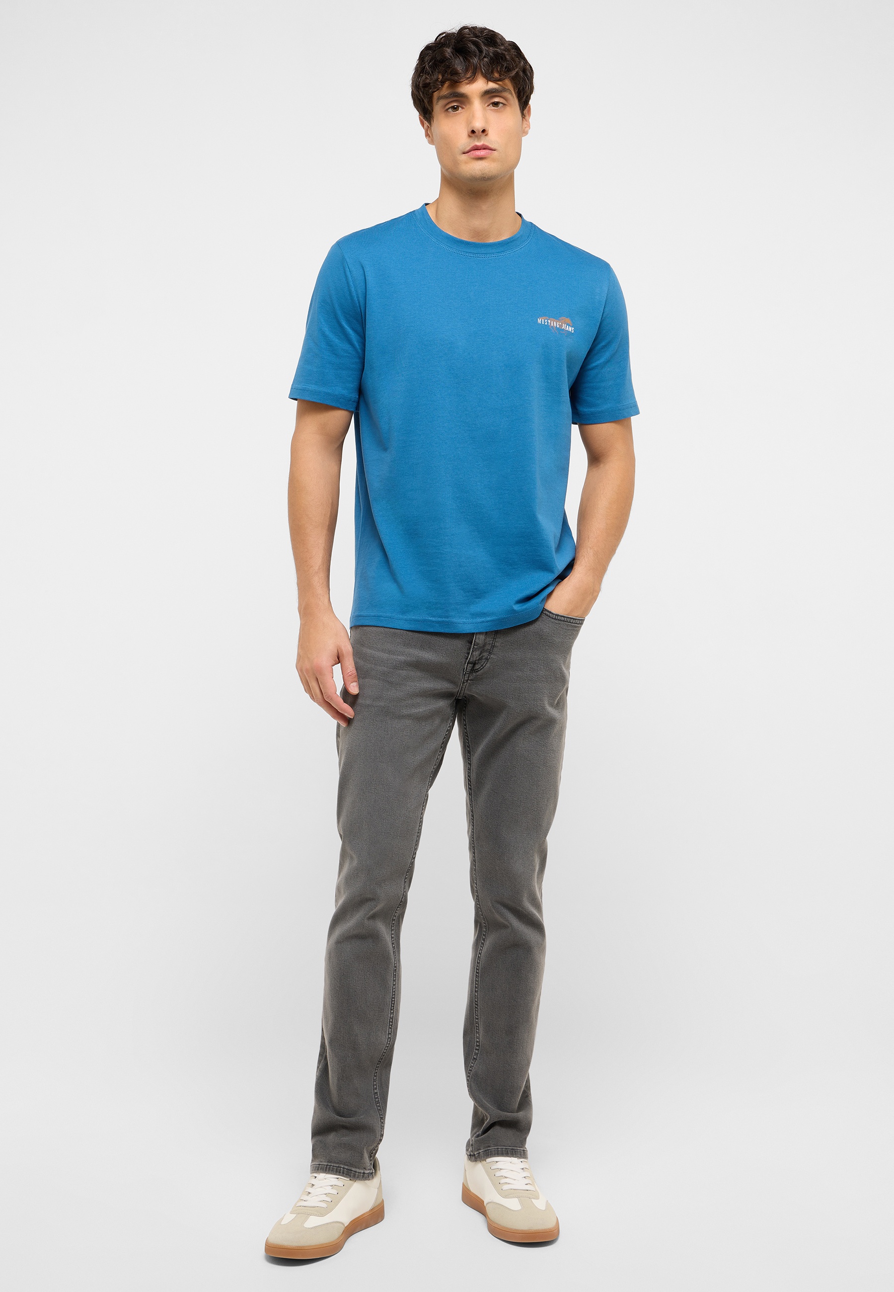 T-shirt, Hosen, Person, Stehend, Jeanshose