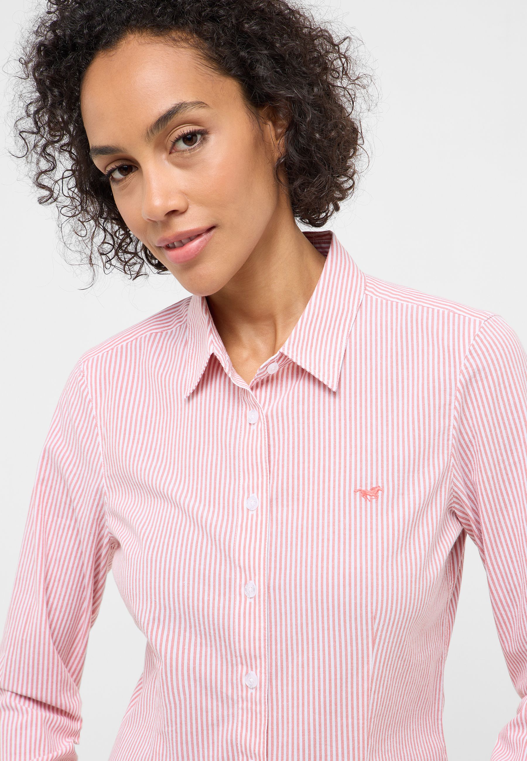 Bekleidung, Hemd, Kopf, Gesicht, Kleid, Hemd