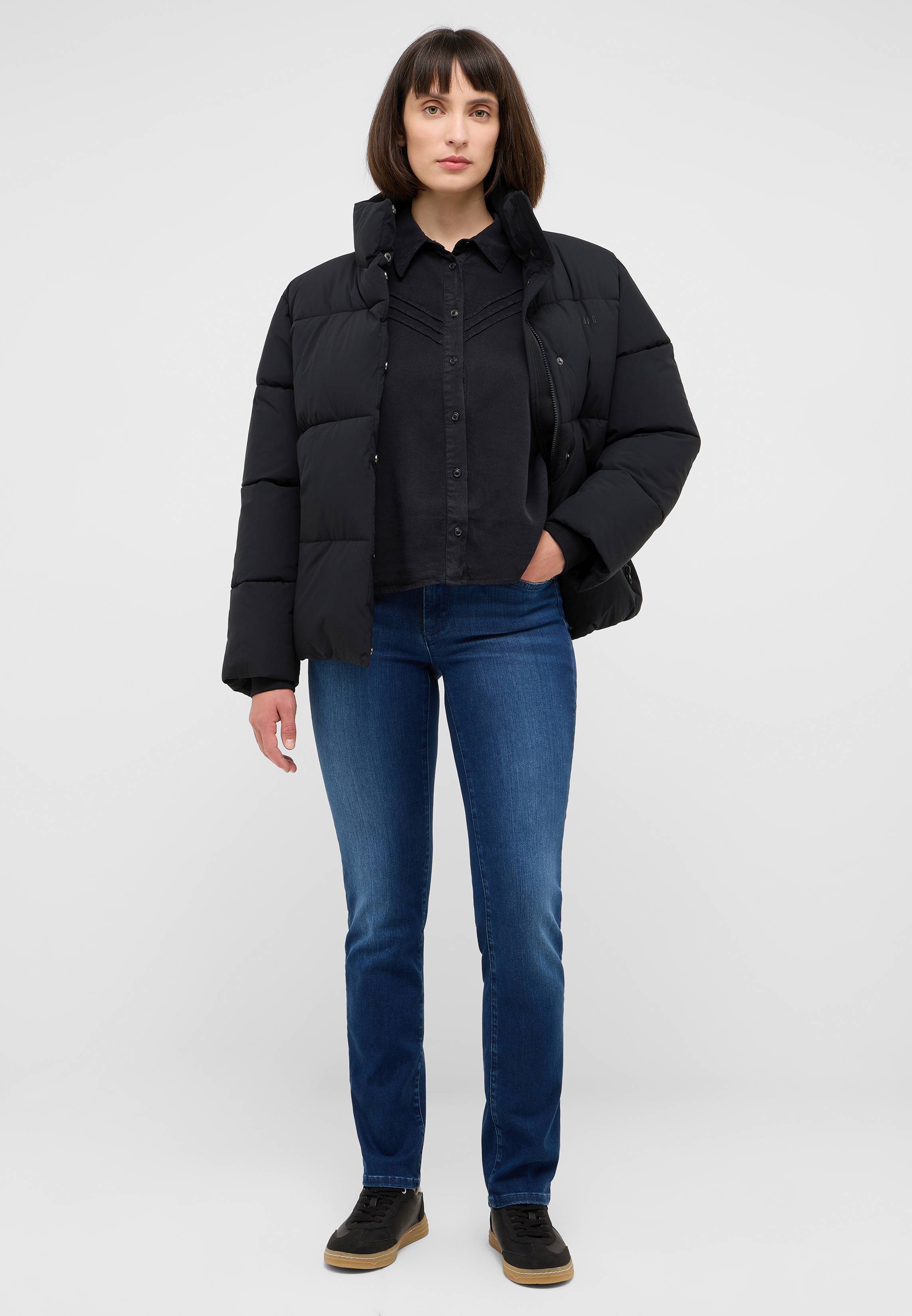 Mantel, Jacke, Hosen, Person, Frau