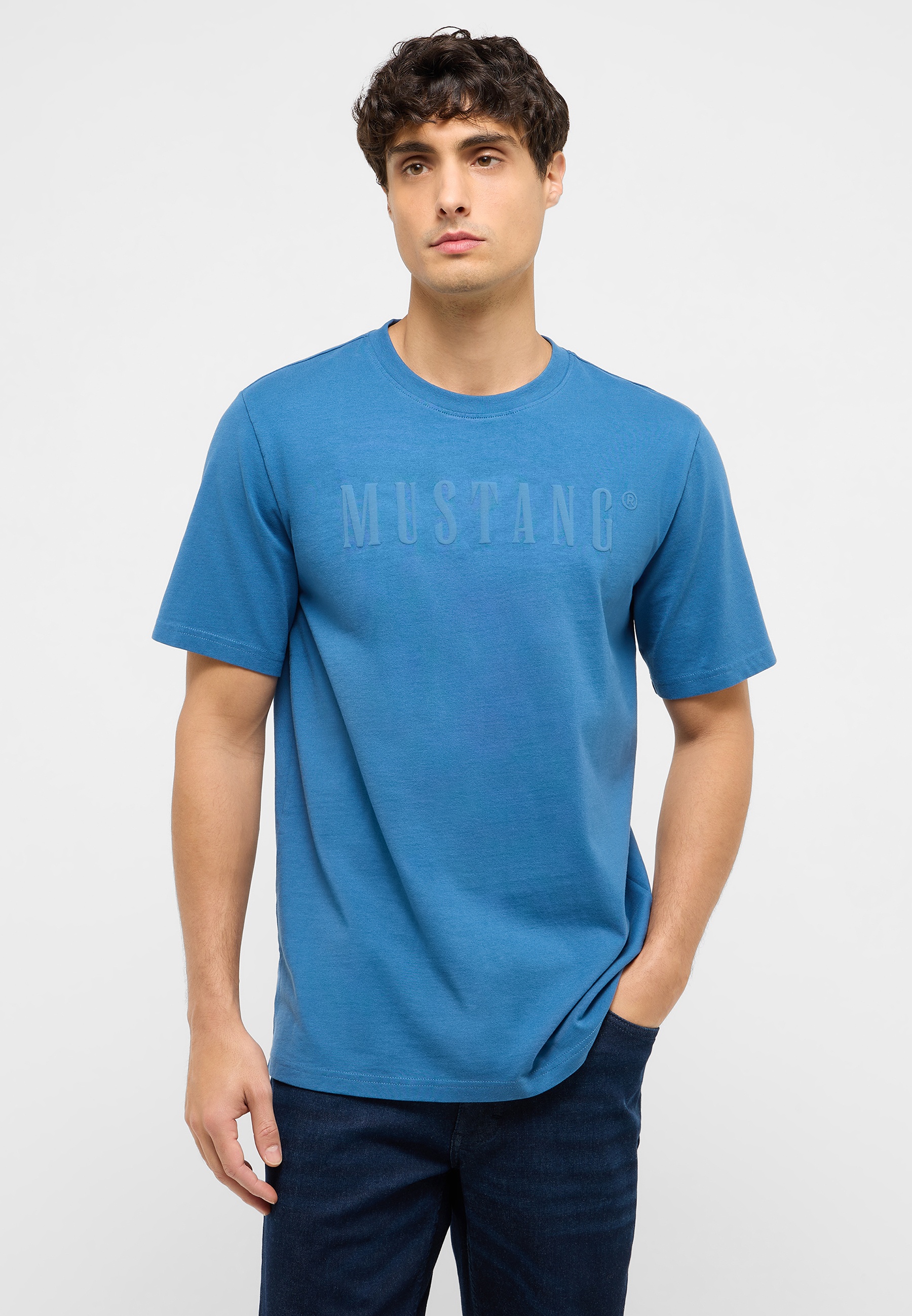 T-shirt, Person, Jeans, Ärmel, Gesicht