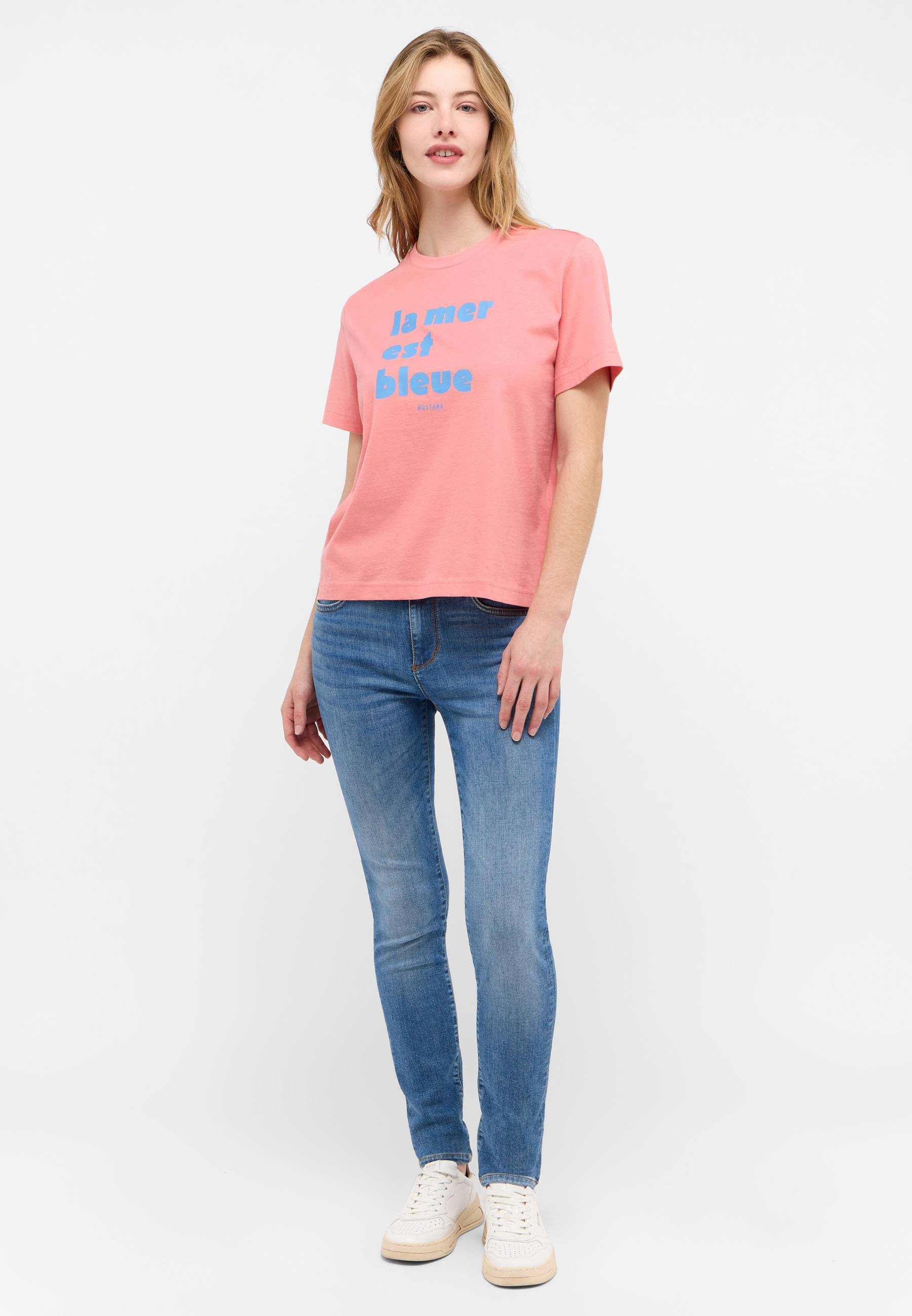 T-shirt, Hosen, Mädchen, Person, Jugendlich