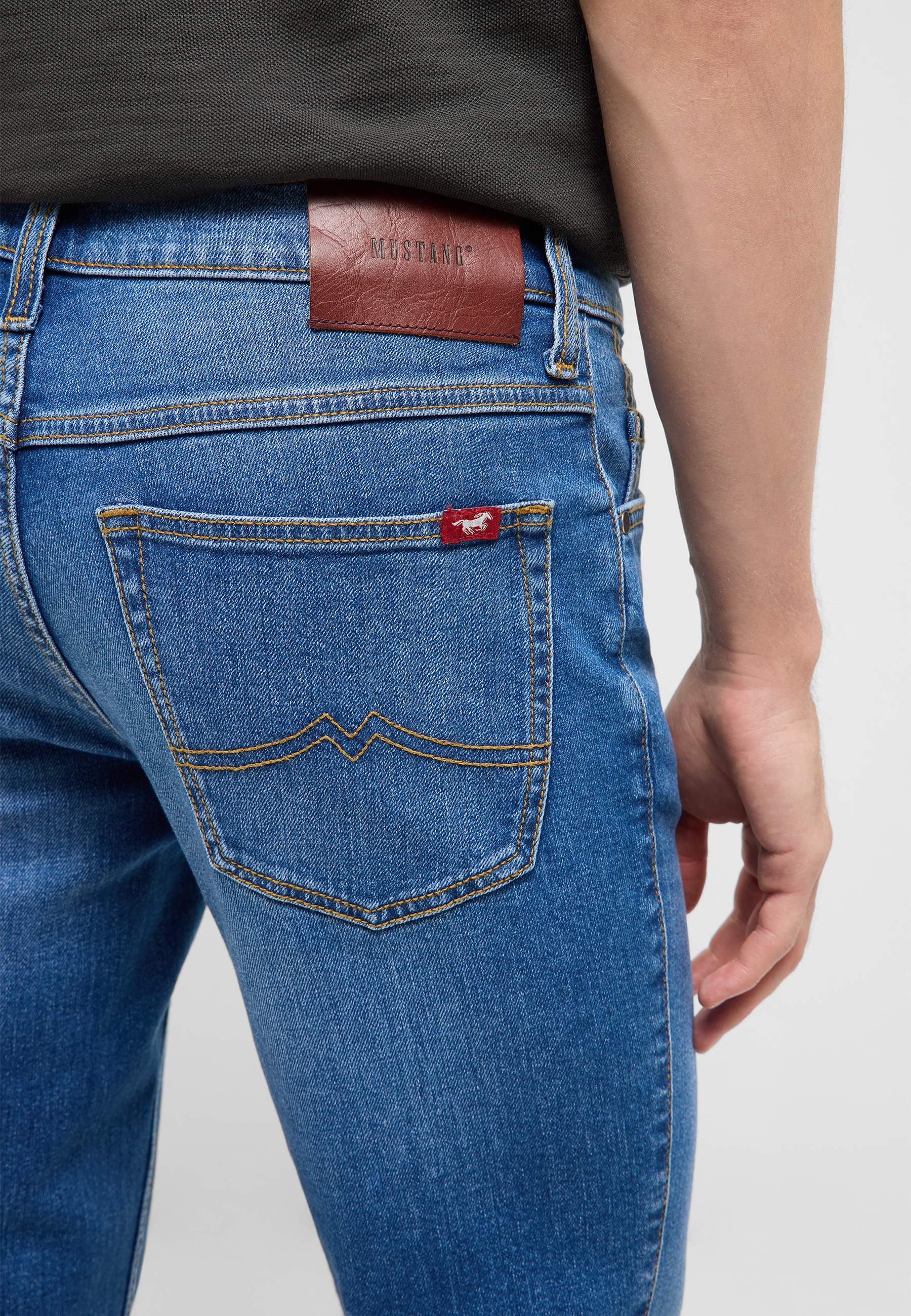 Jeans, Denim, Hintere Gesäßtasche, Lederpatch, Ziernaht