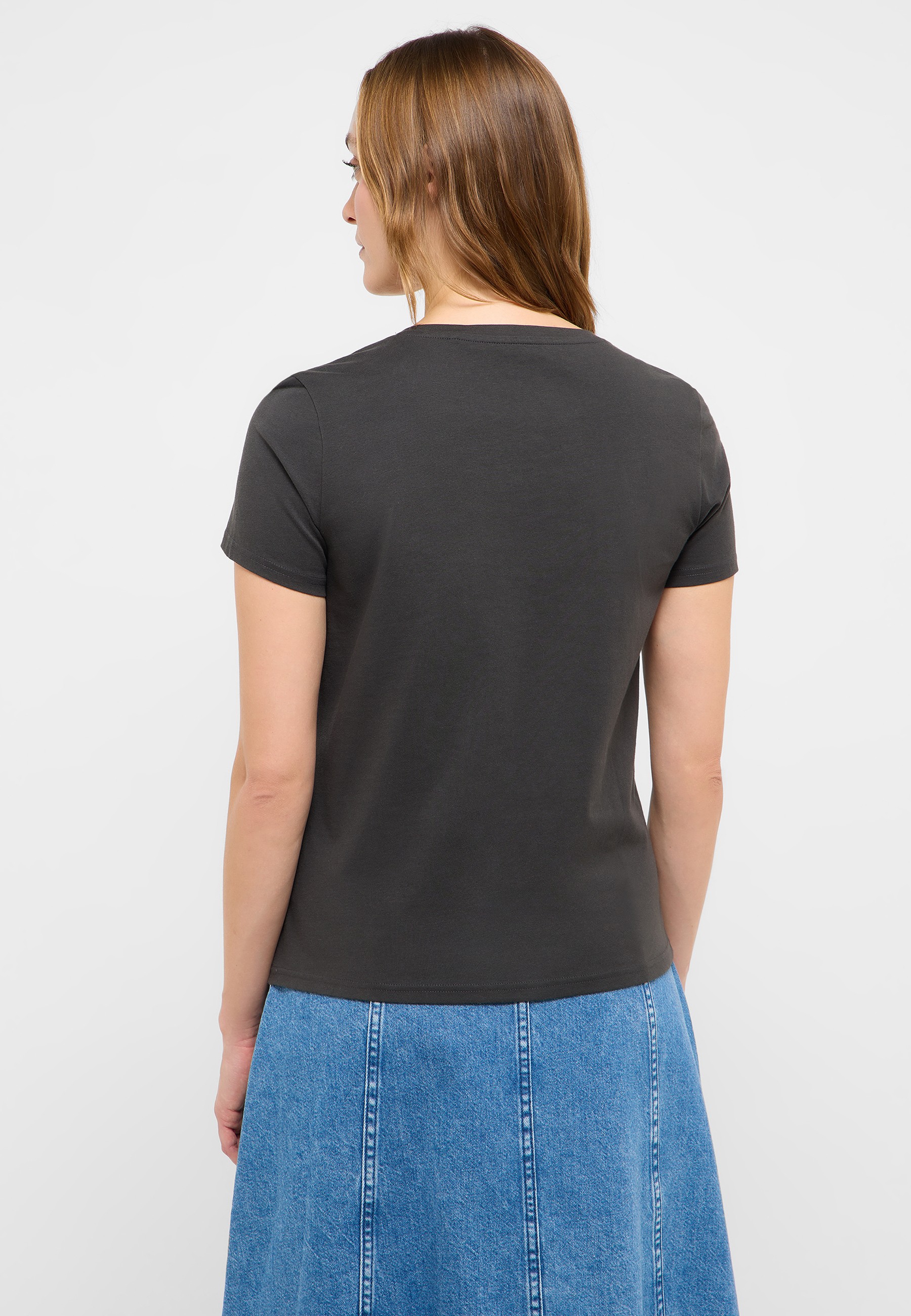 T-shirt, Bluse, Jeans, Person, Frau