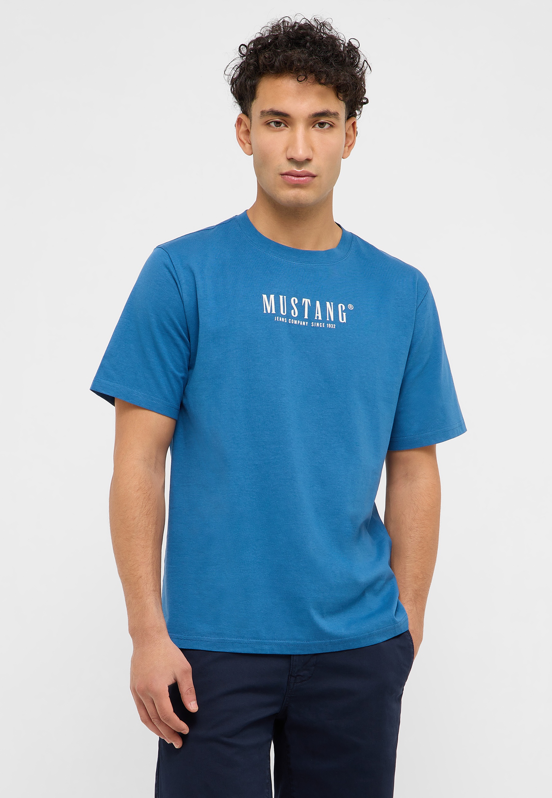 Bekleidung, T-shirt, Person, Ärmel